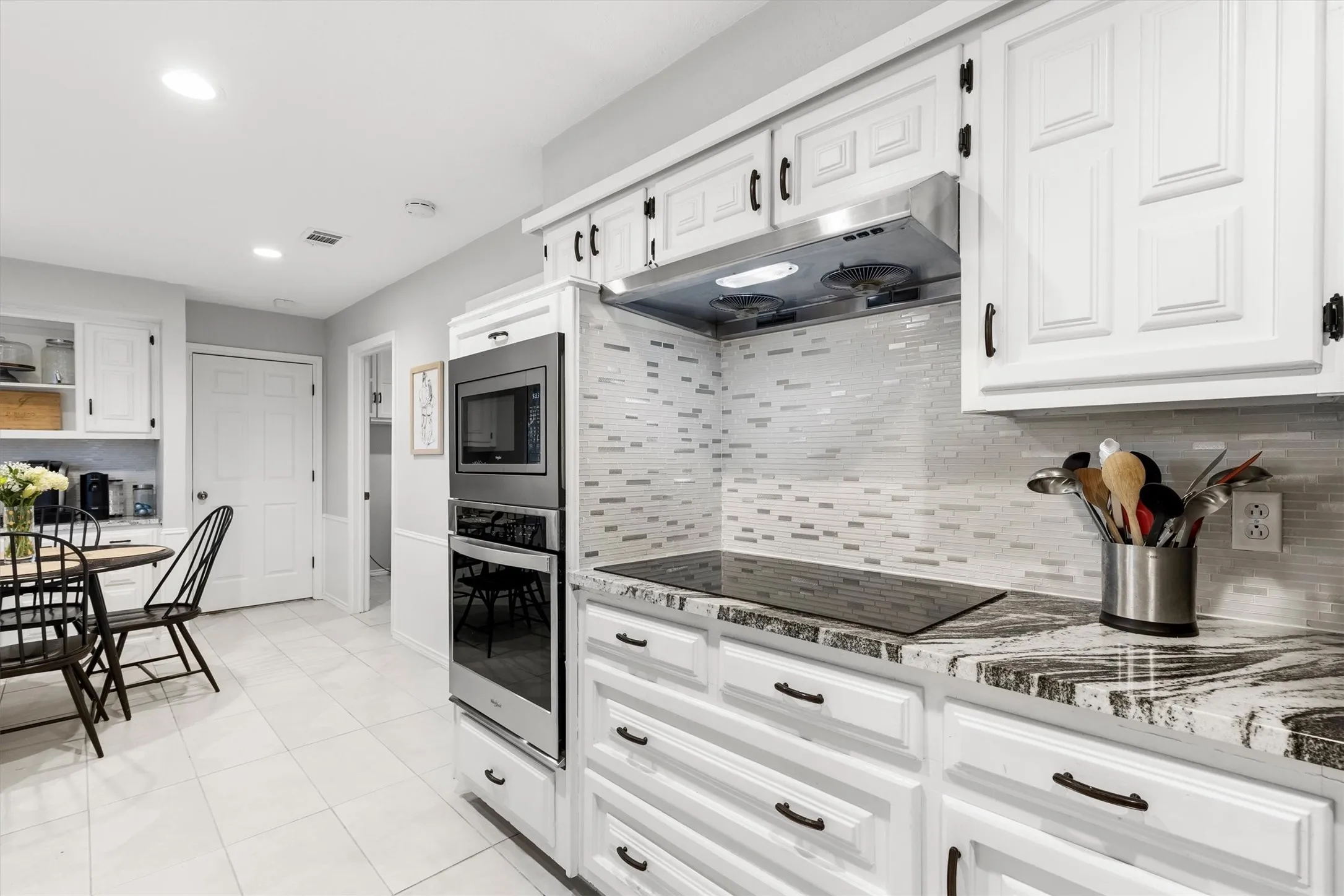 Single Family Residence For Sale in Collin County , 1809 Greenway Drive, Plano, Texas 75075, 4 Bedroom, 2 Bathroom, 2 Garage spaces, 2,125 Sqft, built in 1974, mls#21284839, Real Estate Agent in Plano, Homes For Sale in Collin county, Homes For Sale in Plano, Realtor in Plano Texas, Real Estate Brokerage Independent Realty Texas, Luminita Cordes Realtor