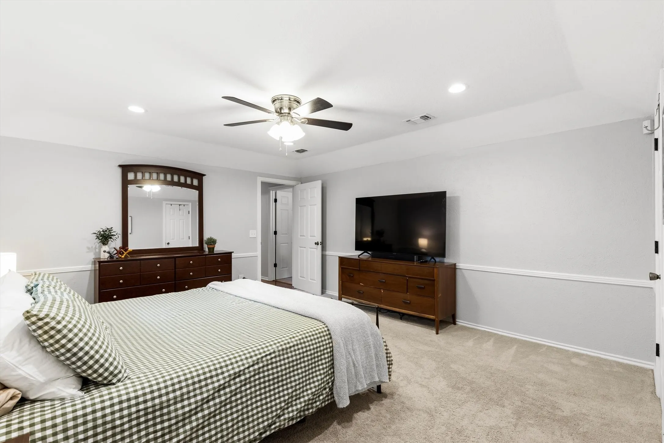 Single Family Residence For Sale in Collin County , 1809 Greenway Drive, Plano, Texas 75075, 4 Bedroom, 2 Bathroom, 2 Garage spaces, 2,125 Sqft, built in 1974, mls#21284839, Real Estate Agent in Plano, Homes For Sale in Collin county, Homes For Sale in Plano, Realtor in Plano Texas, Real Estate Brokerage Independent Realty Texas, Luminita Cordes Realtor