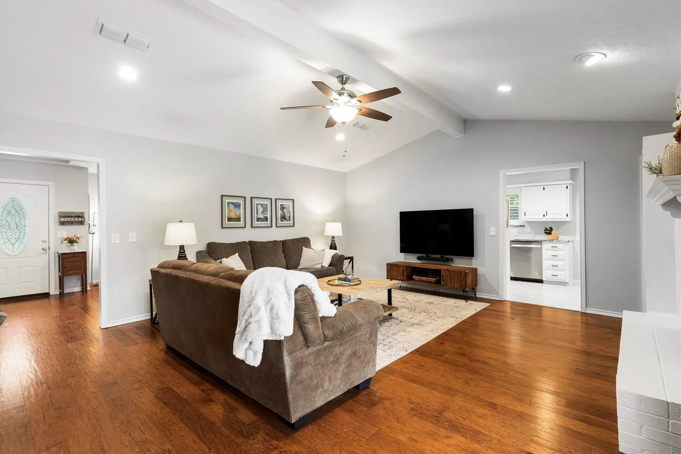 Single Family Residence For Sale in Collin County , 1809 Greenway Drive, Plano, Texas 75075, 4 Bedroom, 2 Bathroom, 2 Garage spaces, 2,125 Sqft, built in 1974, mls#21284839, Real Estate Agent in Plano, Homes For Sale in Collin county, Homes For Sale in Plano, Realtor in Plano Texas, Real Estate Brokerage Independent Realty Texas, Luminita Cordes Realtor