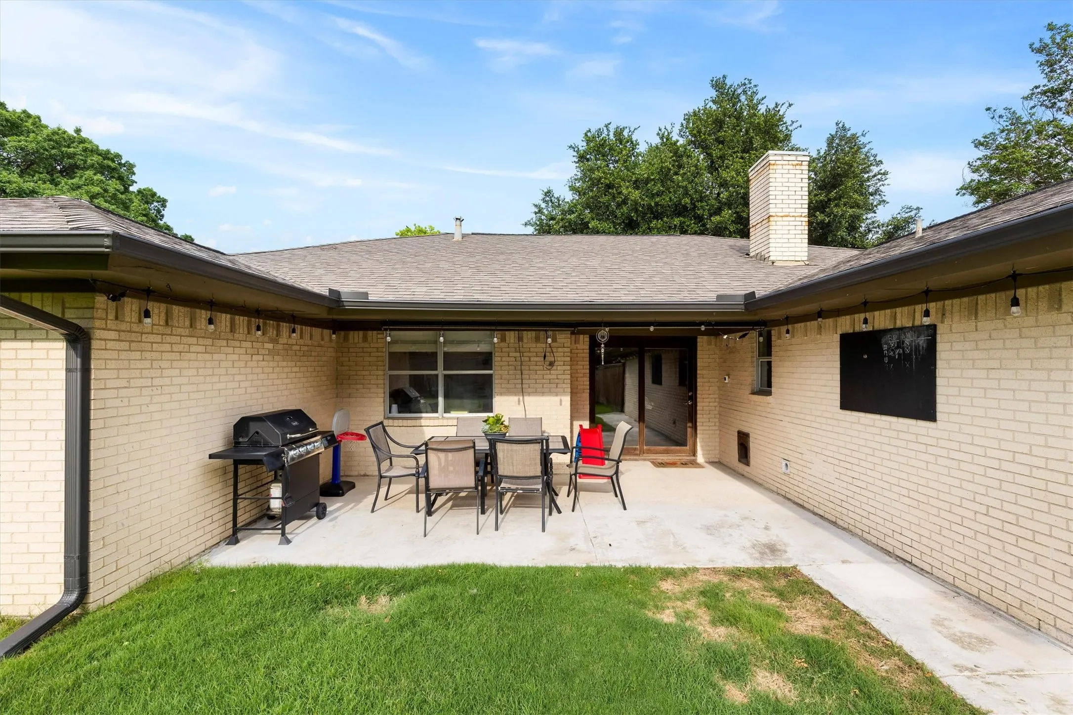 Single Family Residence For Sale in Collin County , 1809 Greenway Drive, Plano, Texas 75075, 4 Bedroom, 2 Bathroom, 2 Garage spaces, 2,125 Sqft, built in 1974, mls#21284839, Real Estate Agent in Plano, Homes For Sale in Collin county, Homes For Sale in Plano, Realtor in Plano Texas, Real Estate Brokerage Independent Realty Texas, Luminita Cordes Realtor