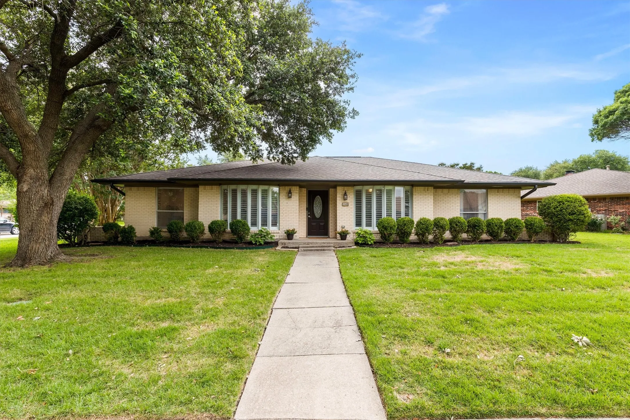 Single Family Residence For Sale in Collin County , 1809 Greenway Drive, Plano, Texas 75075, 4 Bedroom, 2 Bathroom, 2 Garage spaces, 2,125 Sqft, built in 1974, mls#21284839, Real Estate Agent in Plano, Homes For Sale in Collin county, Homes For Sale in Plano, Realtor in Plano Texas, Real Estate Brokerage Independent Realty Texas, Luminita Cordes Realtor