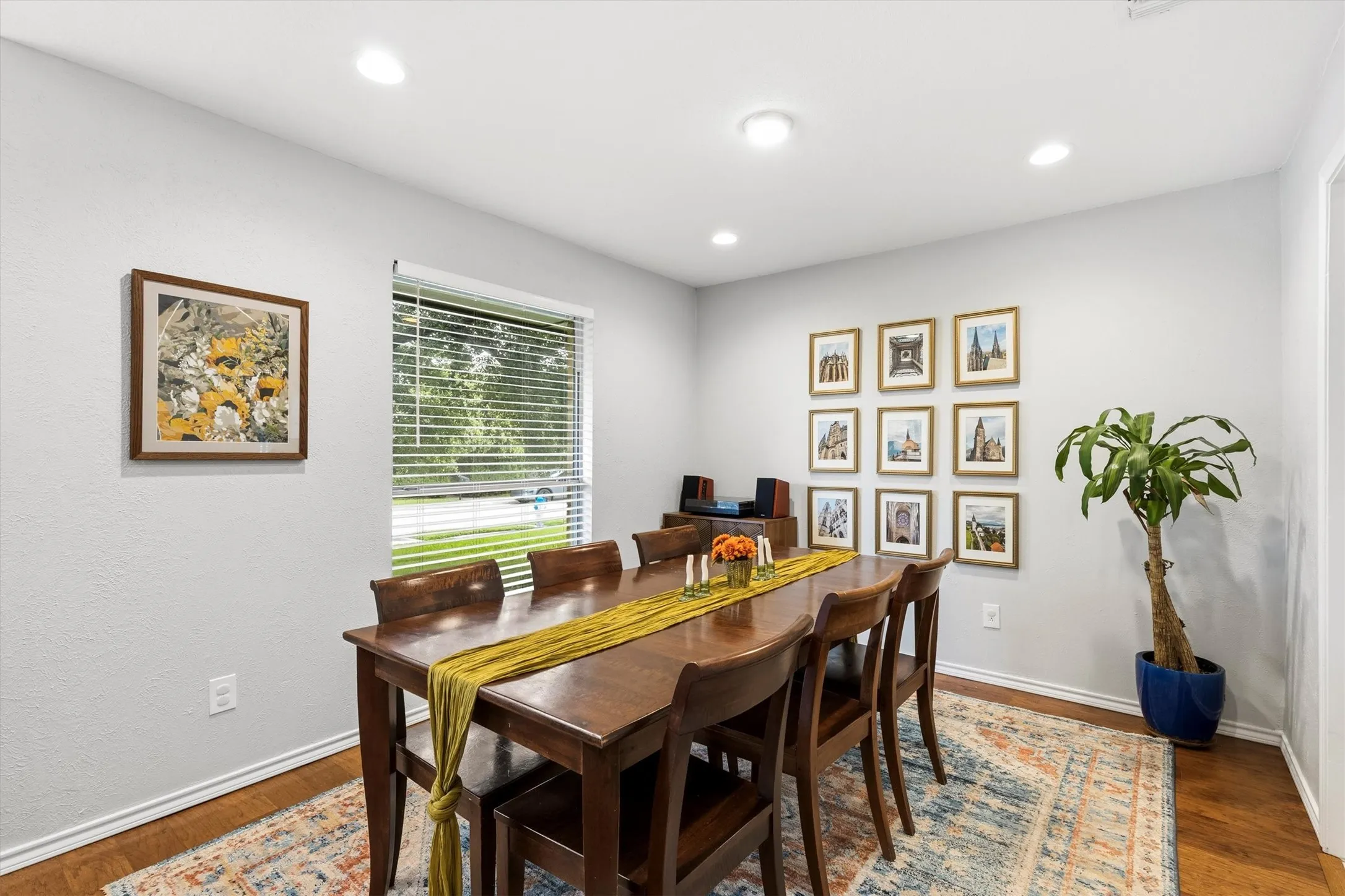 Single Family Residence For Sale in Collin County , 1809 Greenway Drive, Plano, Texas 75075, 4 Bedroom, 2 Bathroom, 2 Garage spaces, 2,125 Sqft, built in 1974, mls#21284839, Real Estate Agent in Plano, Homes For Sale in Collin county, Homes For Sale in Plano, Realtor in Plano Texas, Real Estate Brokerage Independent Realty Texas, Luminita Cordes Realtor