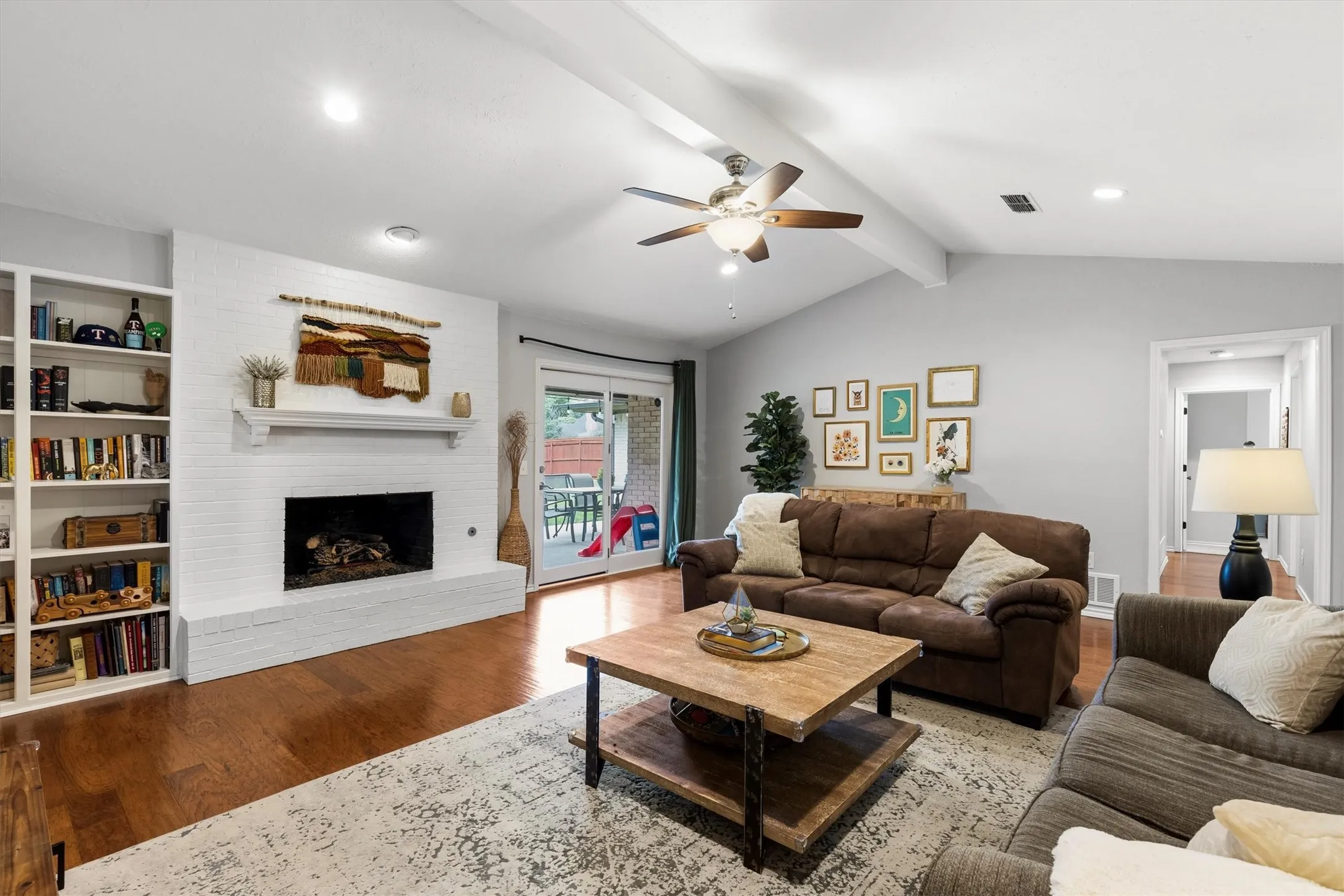 Single Family Residence For Sale in Collin County , 1809 Greenway Drive, Plano, Texas 75075, 4 Bedroom, 2 Bathroom, 2 Garage spaces, 2,125 Sqft, built in 1974, mls#21284839, Real Estate Agent in Plano, Homes For Sale in Collin county, Homes For Sale in Plano, Realtor in Plano Texas, Real Estate Brokerage Independent Realty Texas, Luminita Cordes Realtor