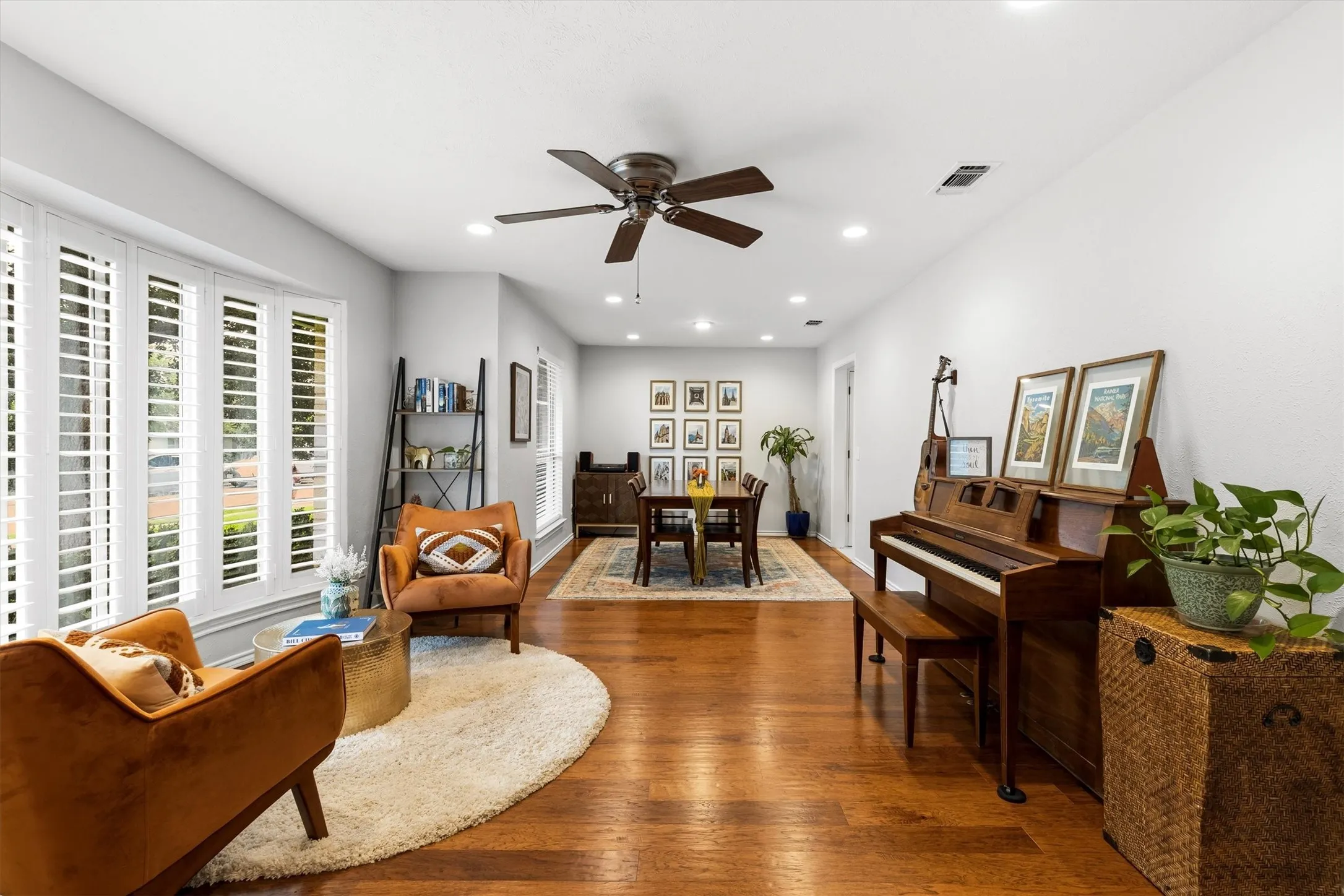 Single Family Residence For Sale in Collin County , 1809 Greenway Drive, Plano, Texas 75075, 4 Bedroom, 2 Bathroom, 2 Garage spaces, 2,125 Sqft, built in 1974, mls#21284839, Real Estate Agent in Plano, Homes For Sale in Collin county, Homes For Sale in Plano, Realtor in Plano Texas, Real Estate Brokerage Independent Realty Texas, Luminita Cordes Realtor