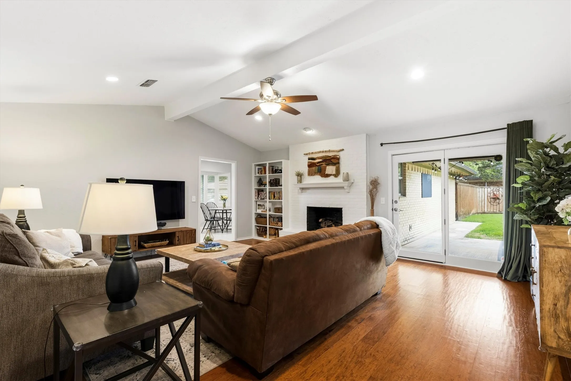 Single Family Residence For Sale in Collin County , 1809 Greenway Drive, Plano, Texas 75075, 4 Bedroom, 2 Bathroom, 2 Garage spaces, 2,125 Sqft, built in 1974, mls#21284839, Real Estate Agent in Plano, Homes For Sale in Collin county, Homes For Sale in Plano, Realtor in Plano Texas, Real Estate Brokerage Independent Realty Texas, Luminita Cordes Realtor