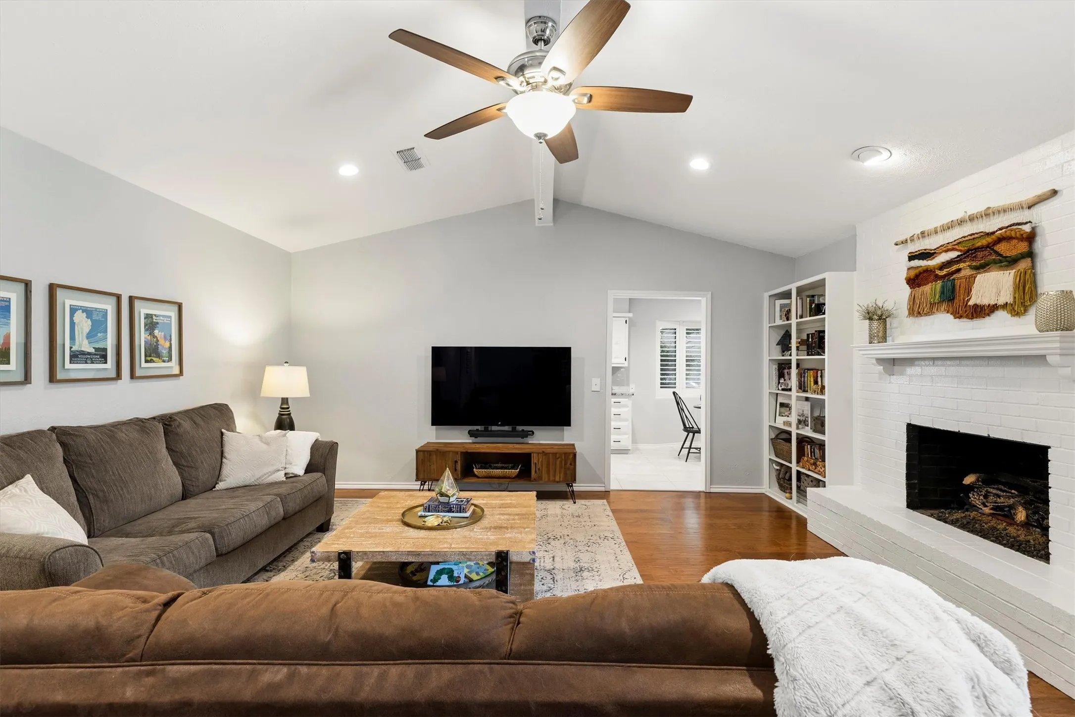 Single Family Residence For Sale in Collin County , 1809 Greenway Drive, Plano, Texas 75075, 4 Bedroom, 2 Bathroom, 2 Garage spaces, 2,125 Sqft, built in 1974, mls#21284839, Real Estate Agent in Plano, Homes For Sale in Collin county, Homes For Sale in Plano, Realtor in Plano Texas, Real Estate Brokerage Independent Realty Texas, Luminita Cordes Realtor