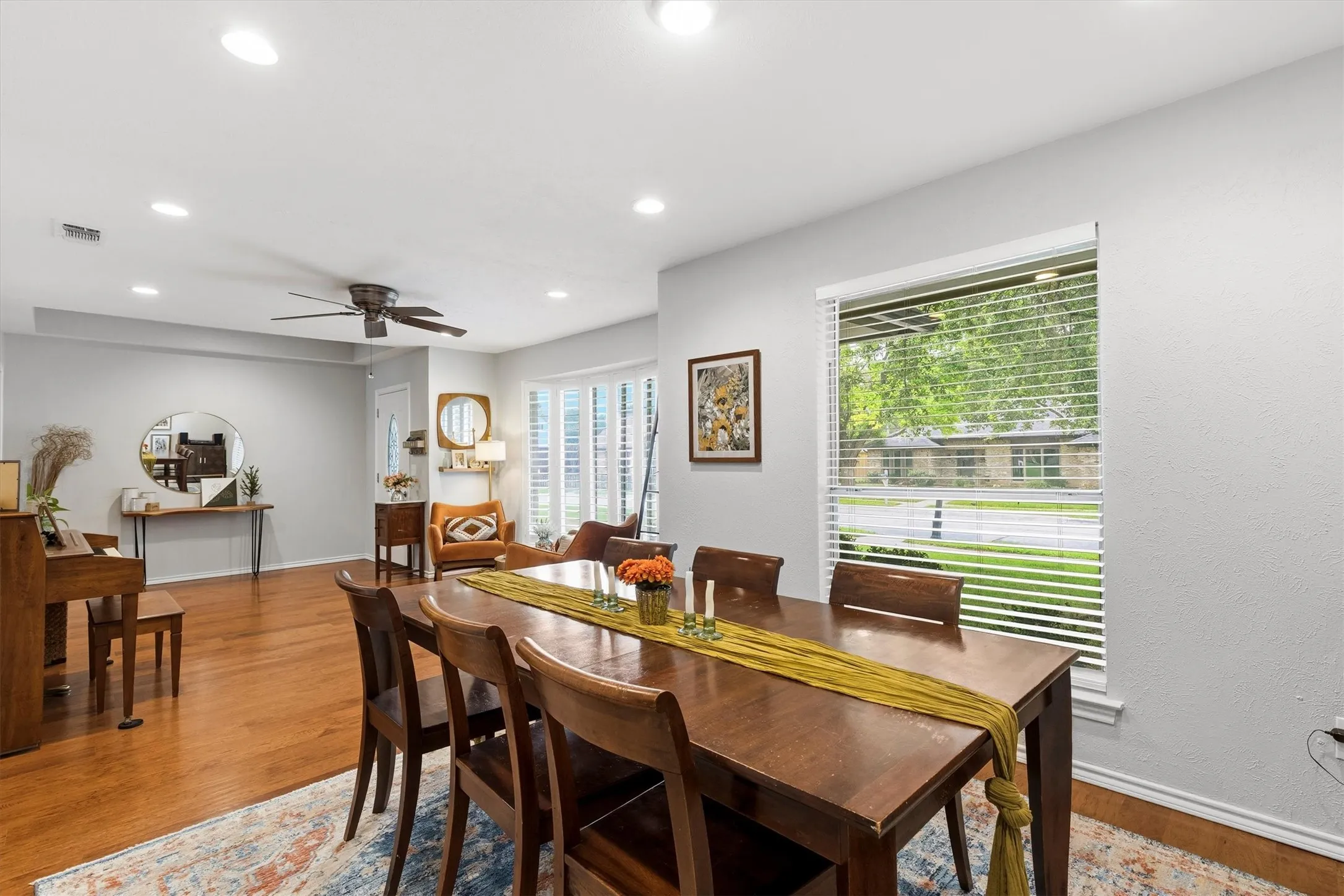 Single Family Residence For Sale in Collin County , 1809 Greenway Drive, Plano, Texas 75075, 4 Bedroom, 2 Bathroom, 2 Garage spaces, 2,125 Sqft, built in 1974, mls#21284839, Real Estate Agent in Plano, Homes For Sale in Collin county, Homes For Sale in Plano, Realtor in Plano Texas, Real Estate Brokerage Independent Realty Texas, Luminita Cordes Realtor