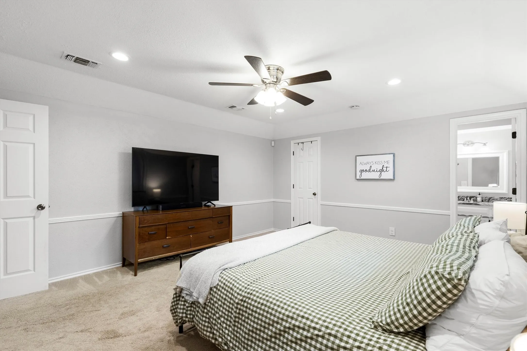 Single Family Residence For Sale in Collin County , 1809 Greenway Drive, Plano, Texas 75075, 4 Bedroom, 2 Bathroom, 2 Garage spaces, 2,125 Sqft, built in 1974, mls#21284839, Real Estate Agent in Plano, Homes For Sale in Collin county, Homes For Sale in Plano, Realtor in Plano Texas, Real Estate Brokerage Independent Realty Texas, Luminita Cordes Realtor