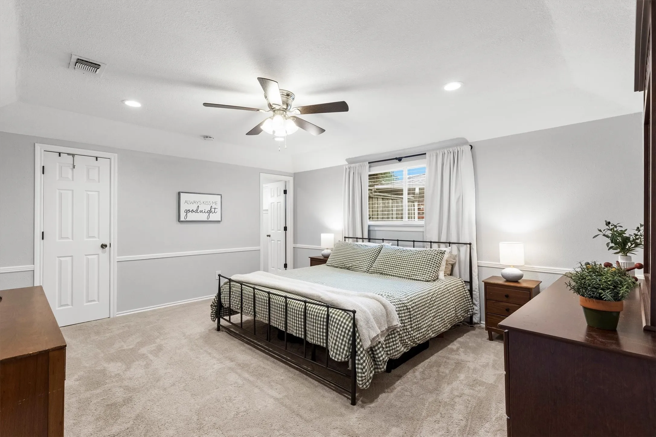 Single Family Residence For Sale in Collin County , 1809 Greenway Drive, Plano, Texas 75075, 4 Bedroom, 2 Bathroom, 2 Garage spaces, 2,125 Sqft, built in 1974, mls#21284839, Real Estate Agent in Plano, Homes For Sale in Collin county, Homes For Sale in Plano, Realtor in Plano Texas, Real Estate Brokerage Independent Realty Texas, Luminita Cordes Realtor
