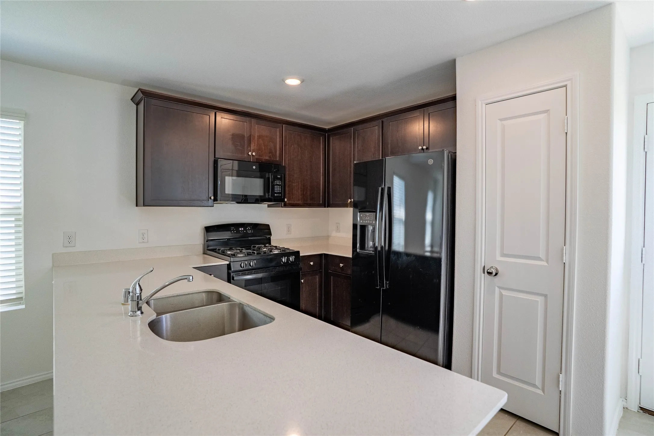 Single Family Residence For Sale in Tarrant County , 8636 Becker Avenue, Fort Worth, Texas 76123, 3 Bedroom, 2 Bathroom, 2 Garage spaces, 1,305 Sqft, built in 2023, mls#21300254, Real Estate Agent in Fort Worth, Homes For Sale in Tarrant county, Homes For Sale in Fort Worth, Realtor in Fort Worth Texas, Real Estate Brokerage Independent Realty Texas, Luminita Cordes Realtor