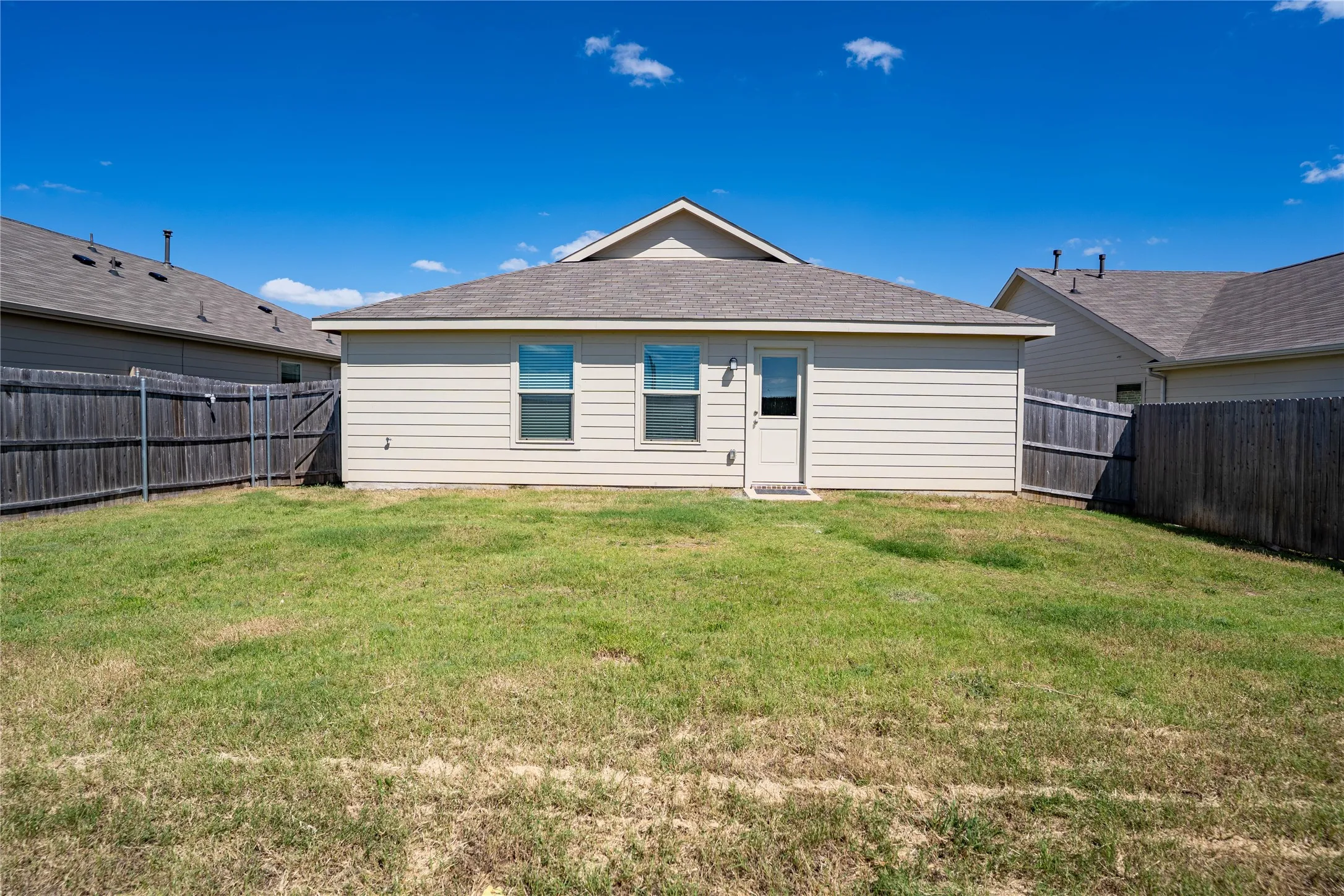 Single Family Residence For Sale in Tarrant County , 8636 Becker Avenue, Fort Worth, Texas 76123, 3 Bedroom, 2 Bathroom, 2 Garage spaces, 1,305 Sqft, built in 2023, mls#21300254, Real Estate Agent in Fort Worth, Homes For Sale in Tarrant county, Homes For Sale in Fort Worth, Realtor in Fort Worth Texas, Real Estate Brokerage Independent Realty Texas, Luminita Cordes Realtor