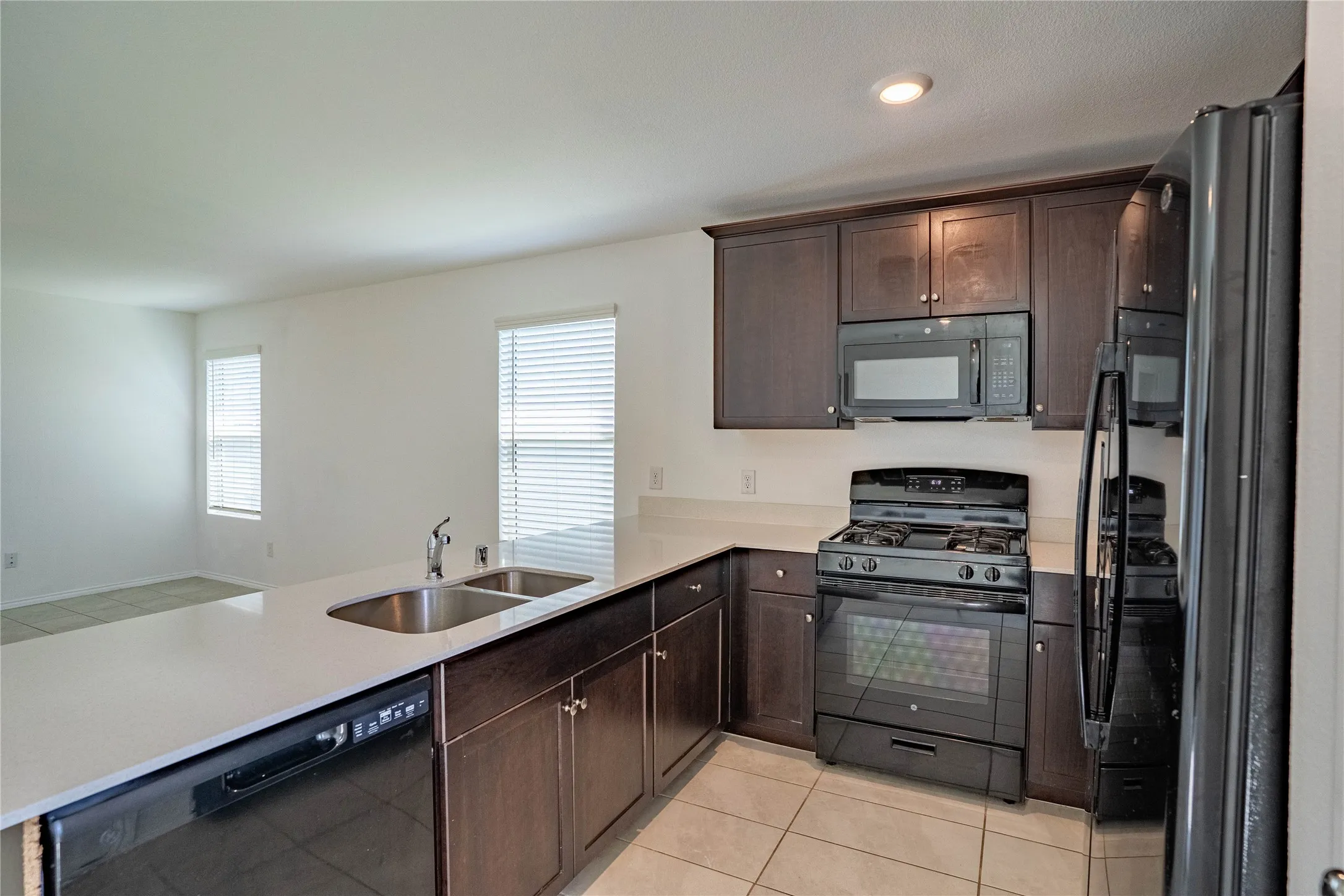 Single Family Residence For Sale in Tarrant County , 8636 Becker Avenue, Fort Worth, Texas 76123, 3 Bedroom, 2 Bathroom, 2 Garage spaces, 1,305 Sqft, built in 2023, mls#21300254, Real Estate Agent in Fort Worth, Homes For Sale in Tarrant county, Homes For Sale in Fort Worth, Realtor in Fort Worth Texas, Real Estate Brokerage Independent Realty Texas, Luminita Cordes Realtor