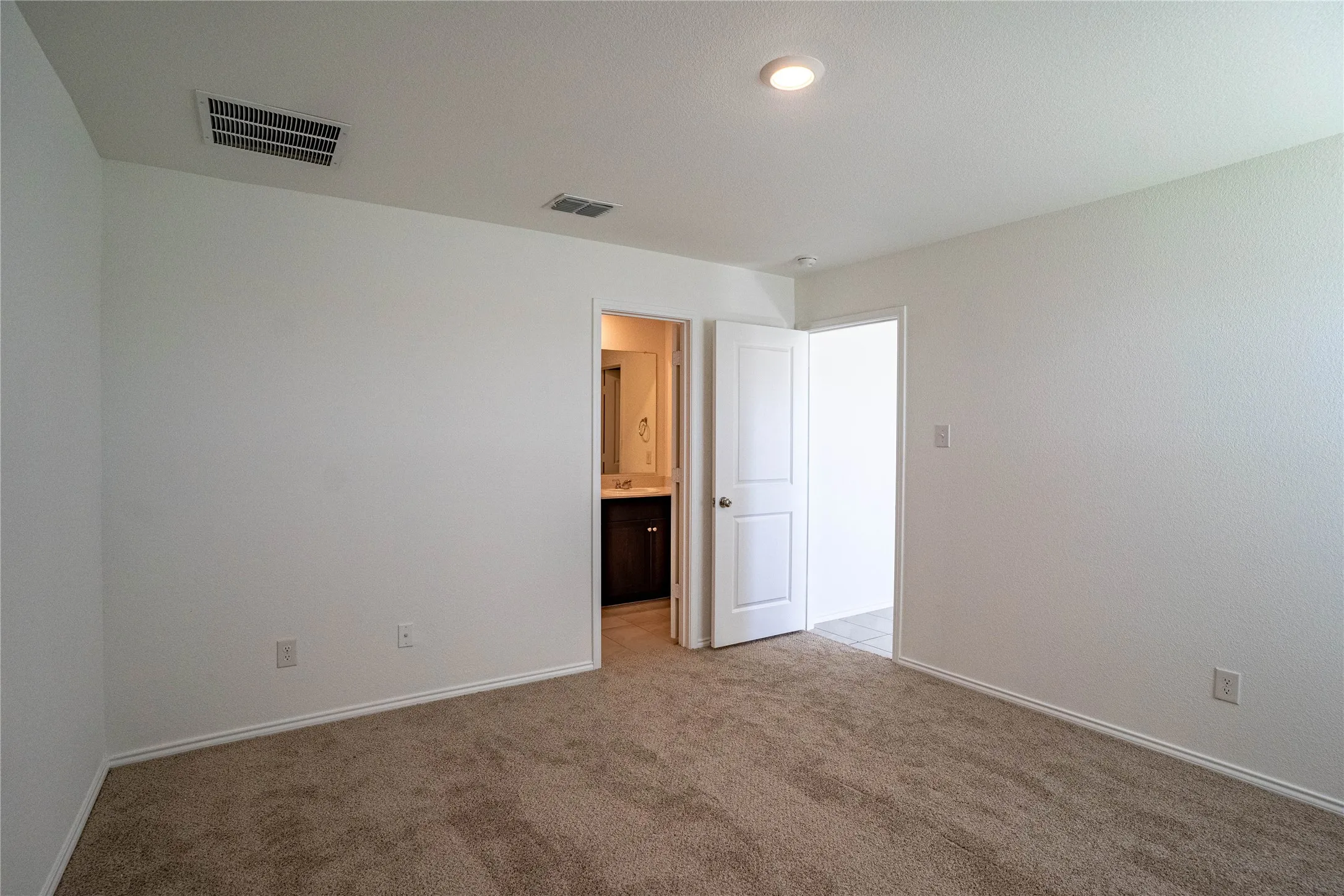 Single Family Residence For Sale in Tarrant County , 8636 Becker Avenue, Fort Worth, Texas 76123, 3 Bedroom, 2 Bathroom, 2 Garage spaces, 1,305 Sqft, built in 2023, mls#21300254, Real Estate Agent in Fort Worth, Homes For Sale in Tarrant county, Homes For Sale in Fort Worth, Realtor in Fort Worth Texas, Real Estate Brokerage Independent Realty Texas, Luminita Cordes Realtor