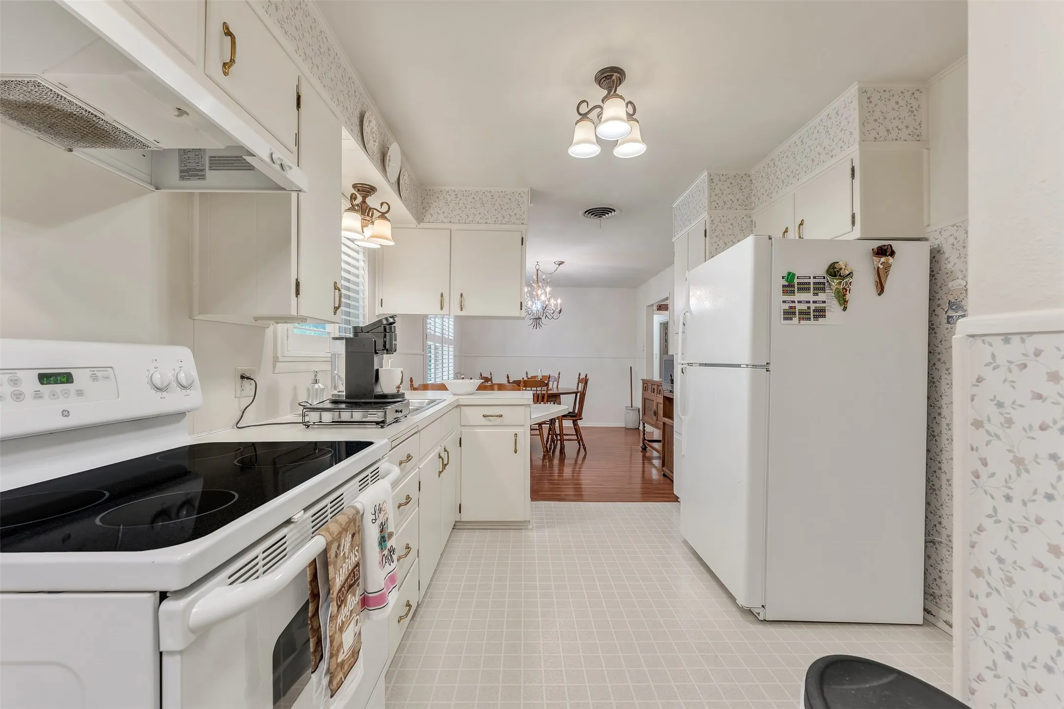 Single Family Residence For Sale in Mc Lennan County , 1325 Royal Oaks Drive, Waco, Texas 76710, 3 Bedroom, 2 Bathroom, 2 Garage spaces, 1,168 Sqft, built in 1959, mls#21300036, Real Estate Agent in Waco, Homes For Sale in Mc Lennan county, Homes For Sale in Waco, Realtor in Waco Texas, Real Estate Brokerage Independent Realty Texas, Luminita Cordes Realtor