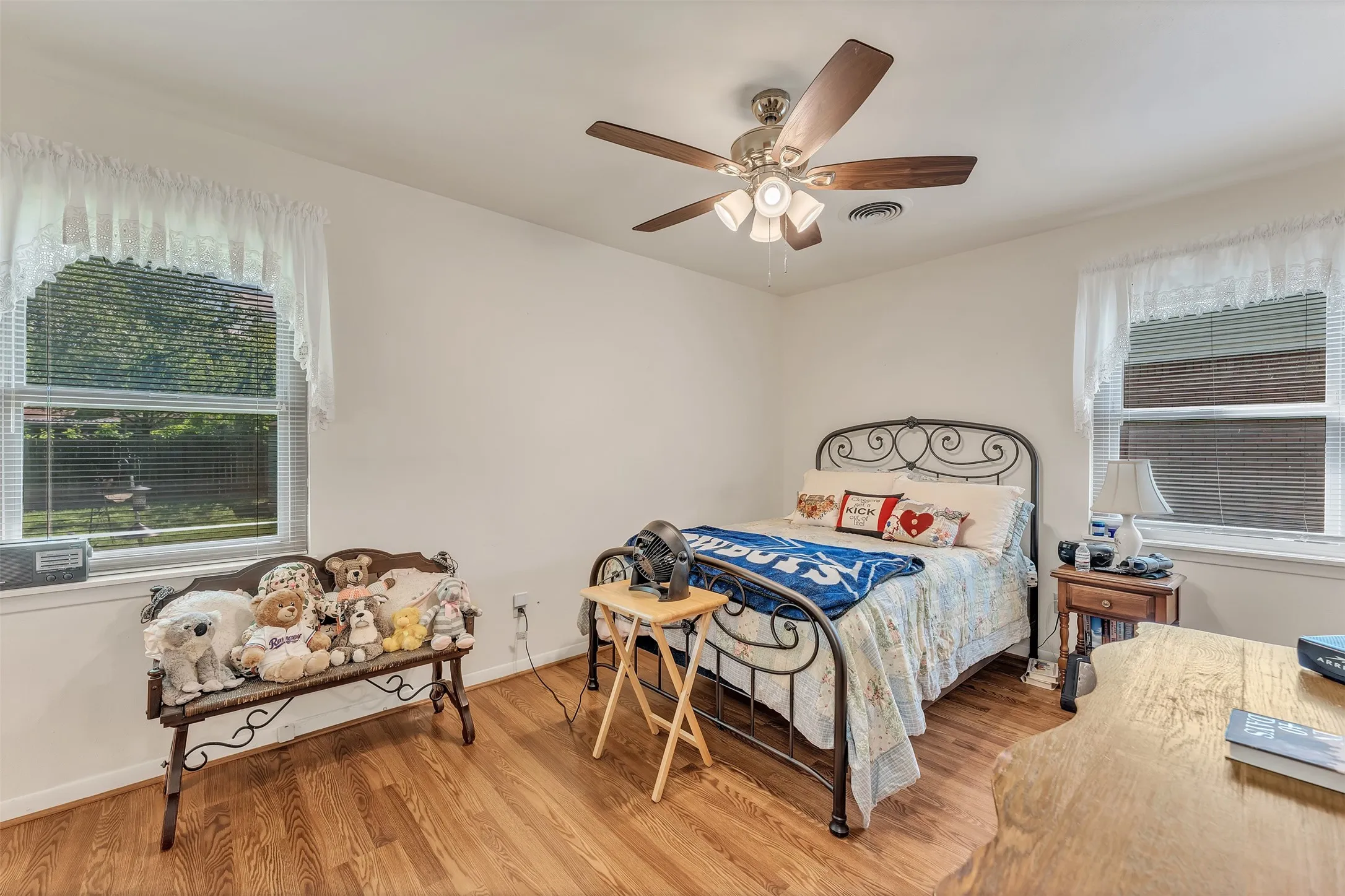 Single Family Residence For Sale in Mc Lennan County , 1325 Royal Oaks Drive, Waco, Texas 76710, 3 Bedroom, 2 Bathroom, 2 Garage spaces, 1,168 Sqft, built in 1959, mls#21300036, Real Estate Agent in Waco, Homes For Sale in Mc Lennan county, Homes For Sale in Waco, Realtor in Waco Texas, Real Estate Brokerage Independent Realty Texas, Luminita Cordes Realtor