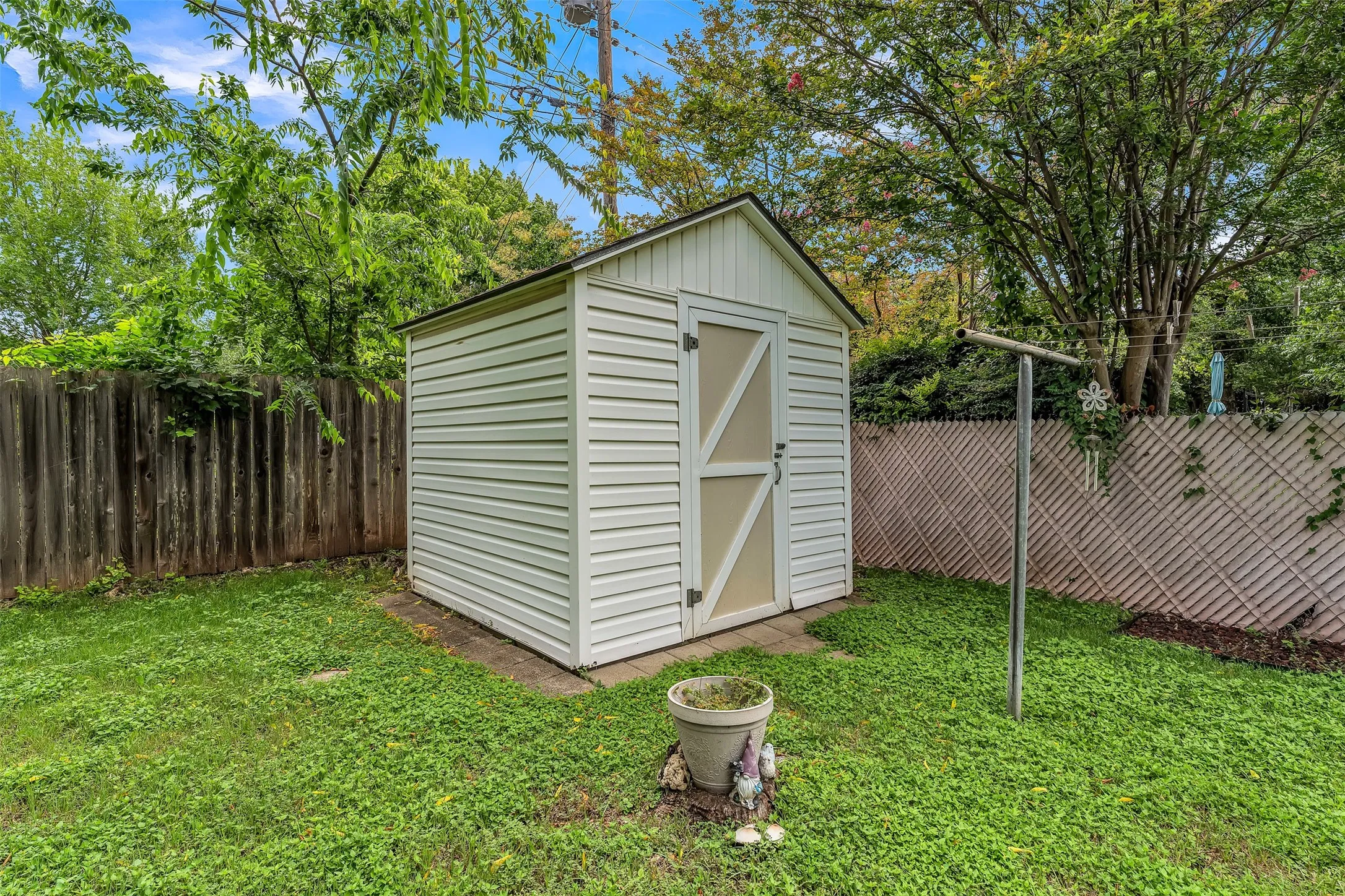 Single Family Residence For Sale in Mc Lennan County , 1325 Royal Oaks Drive, Waco, Texas 76710, 3 Bedroom, 2 Bathroom, 2 Garage spaces, 1,168 Sqft, built in 1959, mls#21300036, Real Estate Agent in Waco, Homes For Sale in Mc Lennan county, Homes For Sale in Waco, Realtor in Waco Texas, Real Estate Brokerage Independent Realty Texas, Luminita Cordes Realtor