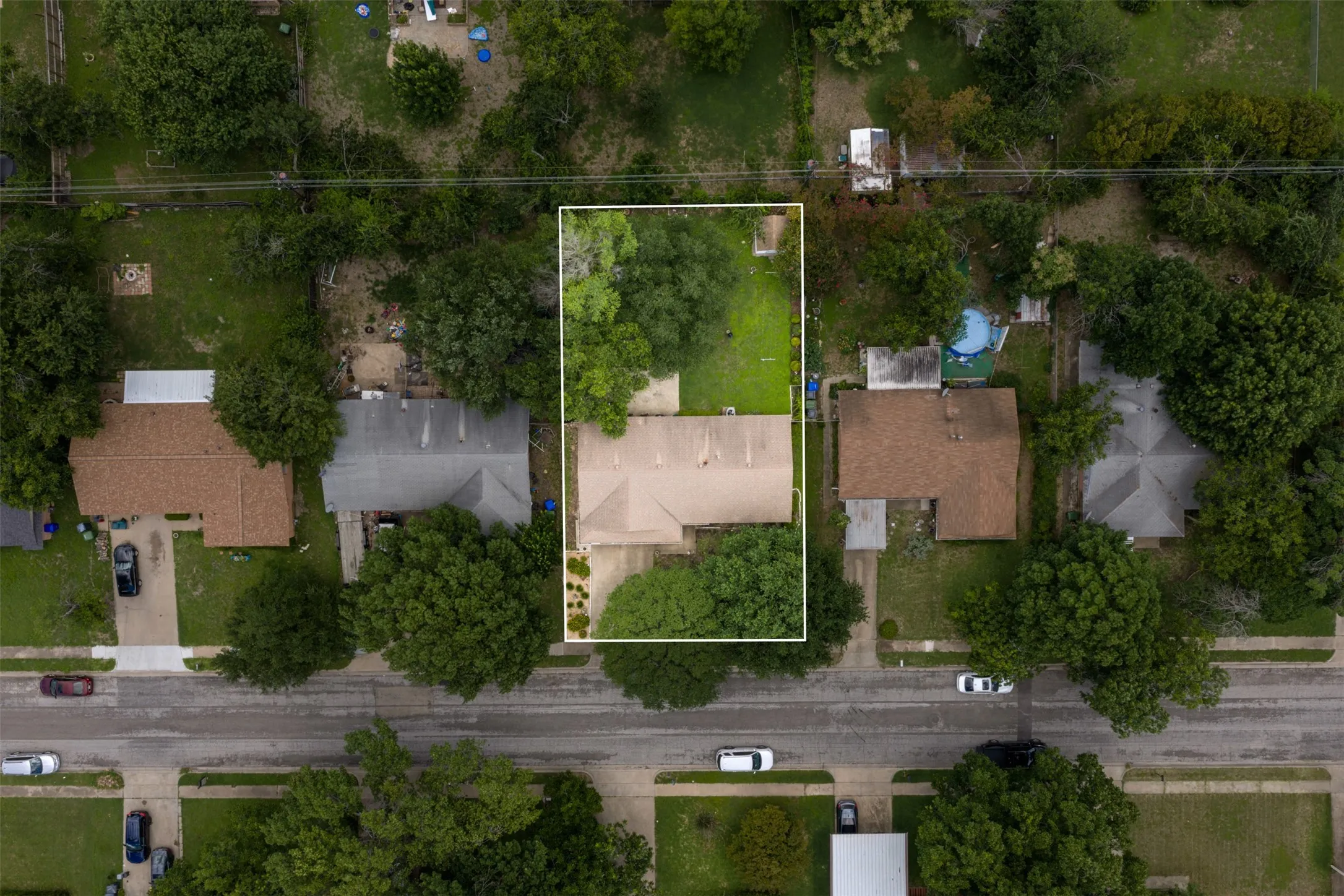 Single Family Residence For Sale in Mc Lennan County , 1325 Royal Oaks Drive, Waco, Texas 76710, 3 Bedroom, 2 Bathroom, 2 Garage spaces, 1,168 Sqft, built in 1959, mls#21300036, Real Estate Agent in Waco, Homes For Sale in Mc Lennan county, Homes For Sale in Waco, Realtor in Waco Texas, Real Estate Brokerage Independent Realty Texas, Luminita Cordes Realtor
