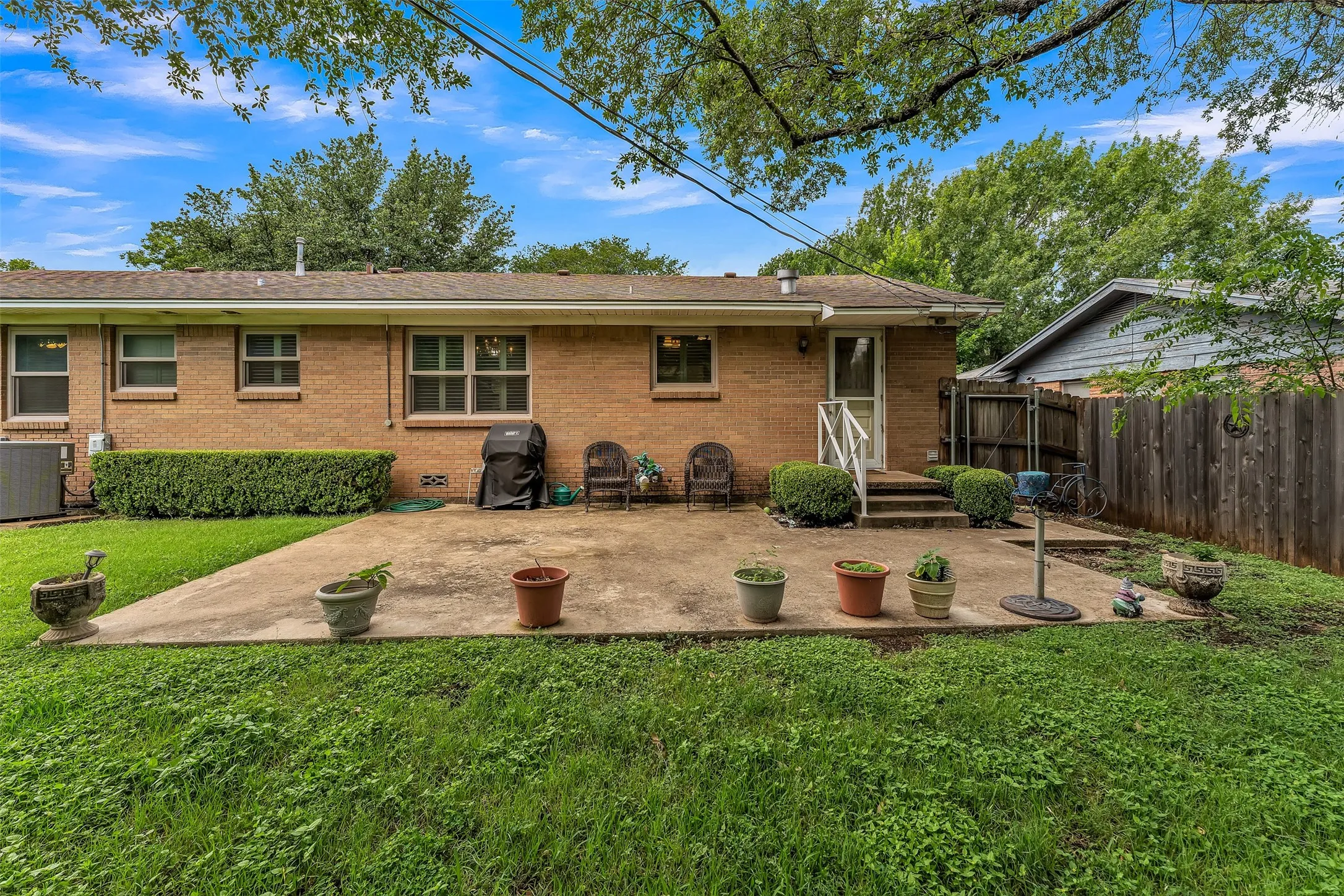 Single Family Residence For Sale in Mc Lennan County , 1325 Royal Oaks Drive, Waco, Texas 76710, 3 Bedroom, 2 Bathroom, 2 Garage spaces, 1,168 Sqft, built in 1959, mls#21300036, Real Estate Agent in Waco, Homes For Sale in Mc Lennan county, Homes For Sale in Waco, Realtor in Waco Texas, Real Estate Brokerage Independent Realty Texas, Luminita Cordes Realtor