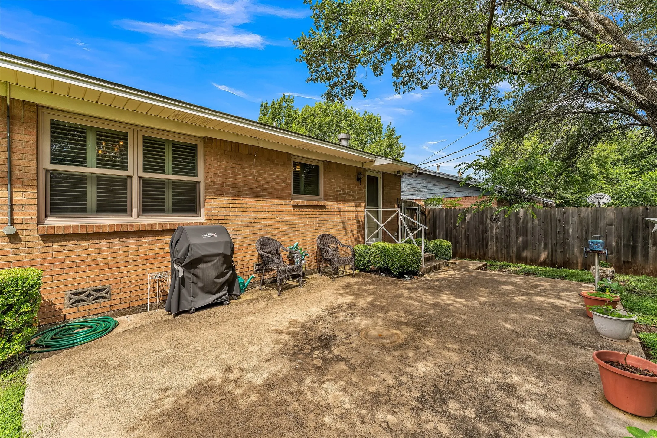 Single Family Residence For Sale in Mc Lennan County , 1325 Royal Oaks Drive, Waco, Texas 76710, 3 Bedroom, 2 Bathroom, 2 Garage spaces, 1,168 Sqft, built in 1959, mls#21300036, Real Estate Agent in Waco, Homes For Sale in Mc Lennan county, Homes For Sale in Waco, Realtor in Waco Texas, Real Estate Brokerage Independent Realty Texas, Luminita Cordes Realtor