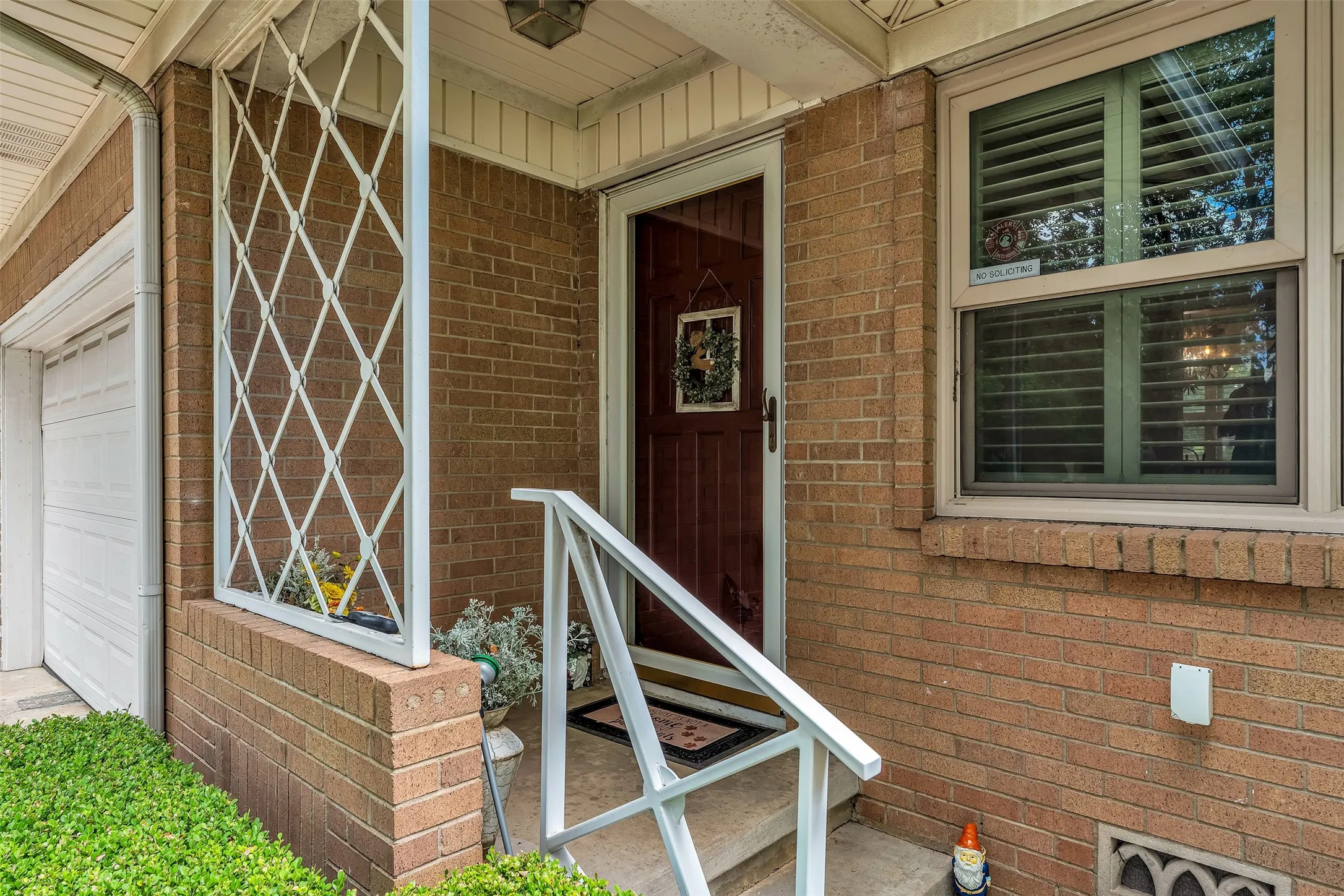 Single Family Residence For Sale in Mc Lennan County , 1325 Royal Oaks Drive, Waco, Texas 76710, 3 Bedroom, 2 Bathroom, 2 Garage spaces, 1,168 Sqft, built in 1959, mls#21300036, Real Estate Agent in Waco, Homes For Sale in Mc Lennan county, Homes For Sale in Waco, Realtor in Waco Texas, Real Estate Brokerage Independent Realty Texas, Luminita Cordes Realtor