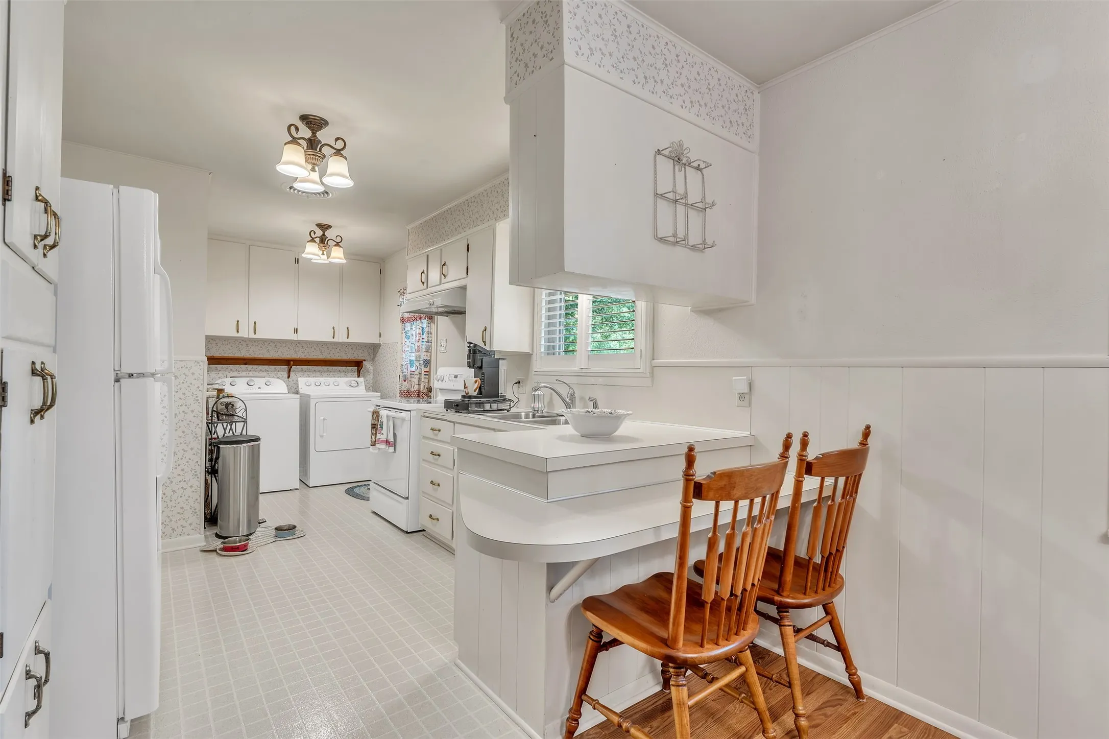 Single Family Residence For Sale in Mc Lennan County , 1325 Royal Oaks Drive, Waco, Texas 76710, 3 Bedroom, 2 Bathroom, 2 Garage spaces, 1,168 Sqft, built in 1959, mls#21300036, Real Estate Agent in Waco, Homes For Sale in Mc Lennan county, Homes For Sale in Waco, Realtor in Waco Texas, Real Estate Brokerage Independent Realty Texas, Luminita Cordes Realtor