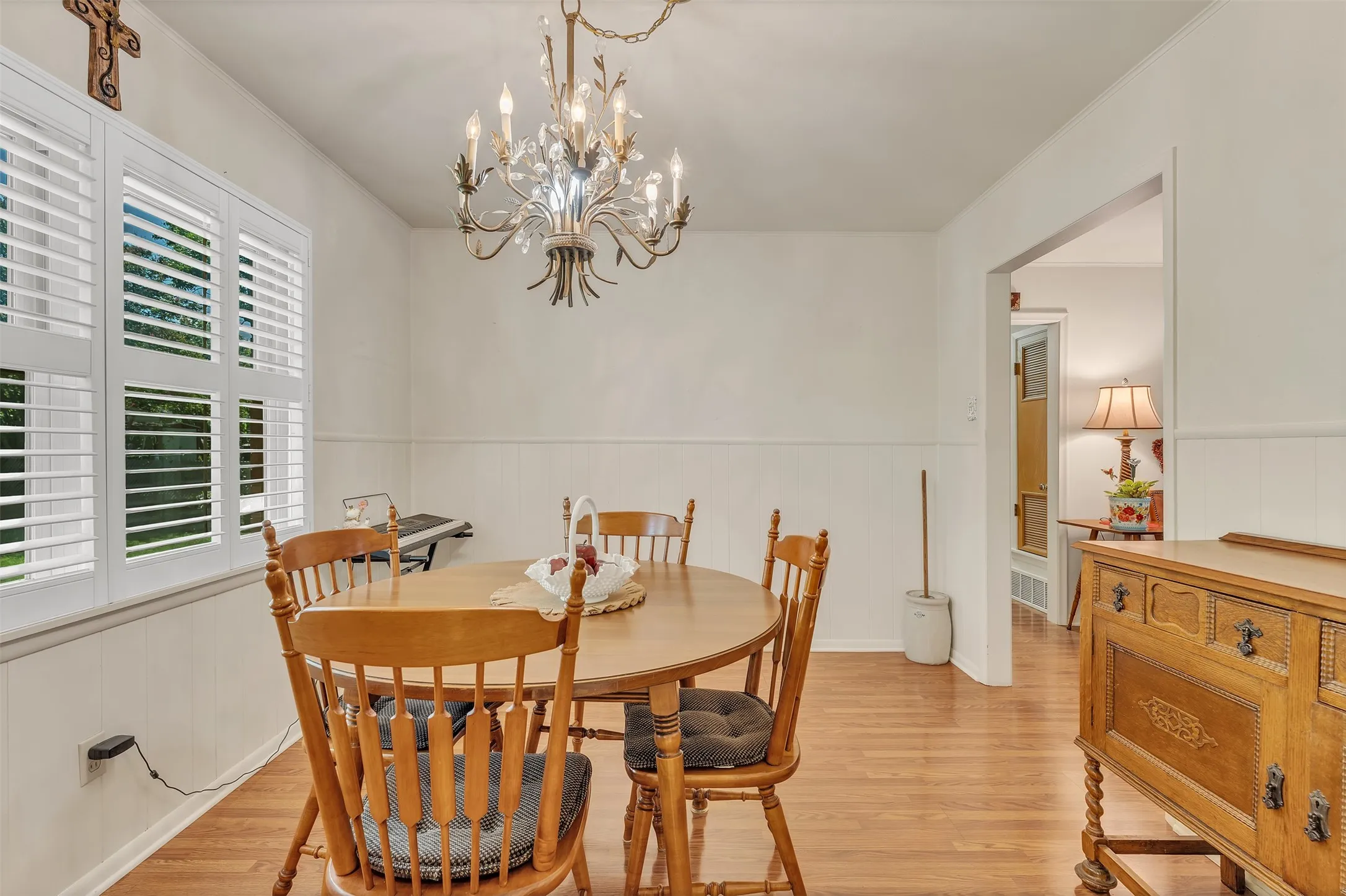 Single Family Residence For Sale in Mc Lennan County , 1325 Royal Oaks Drive, Waco, Texas 76710, 3 Bedroom, 2 Bathroom, 2 Garage spaces, 1,168 Sqft, built in 1959, mls#21300036, Real Estate Agent in Waco, Homes For Sale in Mc Lennan county, Homes For Sale in Waco, Realtor in Waco Texas, Real Estate Brokerage Independent Realty Texas, Luminita Cordes Realtor