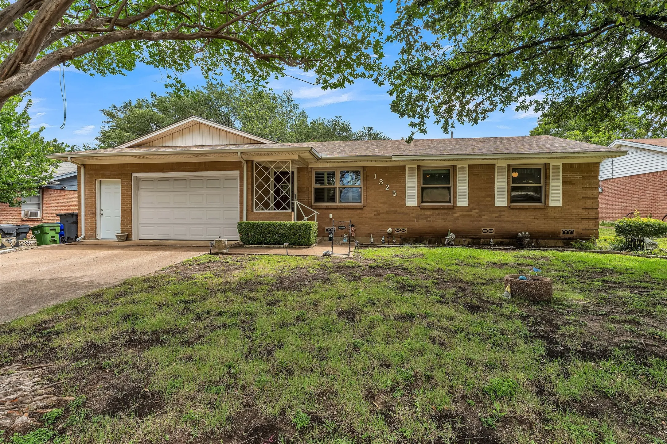 Single Family Residence For Sale in Mc Lennan County , 1325 Royal Oaks Drive, Waco, Texas 76710, 3 Bedroom, 2 Bathroom, 2 Garage spaces, 1,168 Sqft, built in 1959, mls#21300036, Real Estate Agent in Waco, Homes For Sale in Mc Lennan county, Homes For Sale in Waco, Realtor in Waco Texas, Real Estate Brokerage Independent Realty Texas, Luminita Cordes Realtor