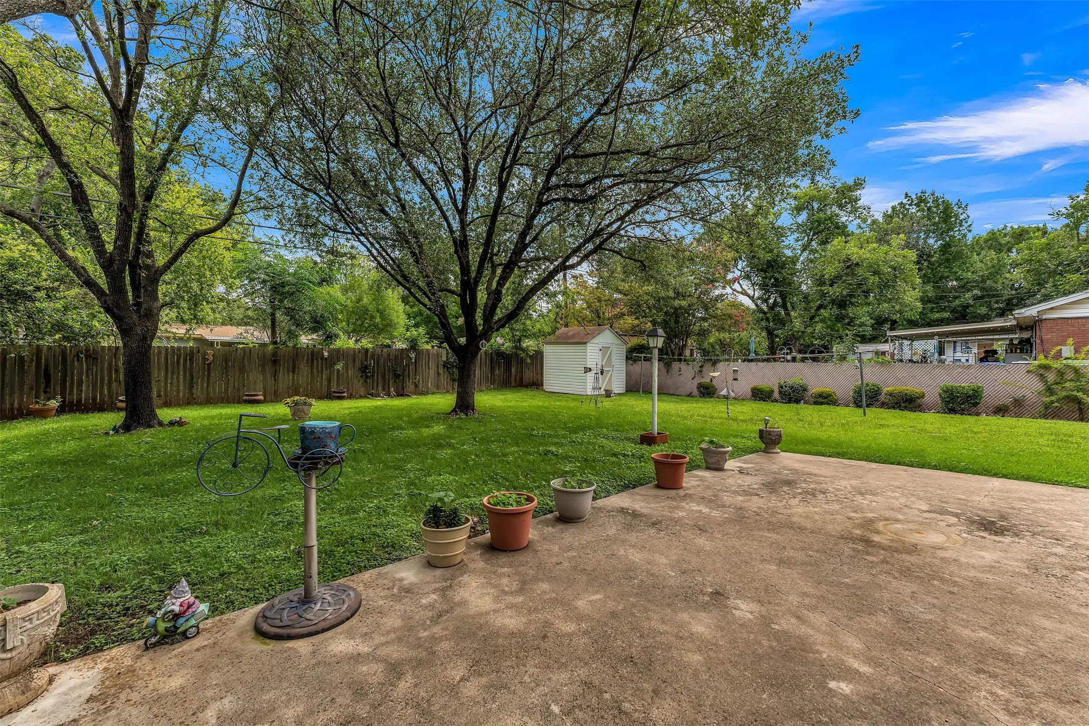 Single Family Residence For Sale in Mc Lennan County , 1325 Royal Oaks Drive, Waco, Texas 76710, 3 Bedroom, 2 Bathroom, 2 Garage spaces, 1,168 Sqft, built in 1959, mls#21300036, Real Estate Agent in Waco, Homes For Sale in Mc Lennan county, Homes For Sale in Waco, Realtor in Waco Texas, Real Estate Brokerage Independent Realty Texas, Luminita Cordes Realtor