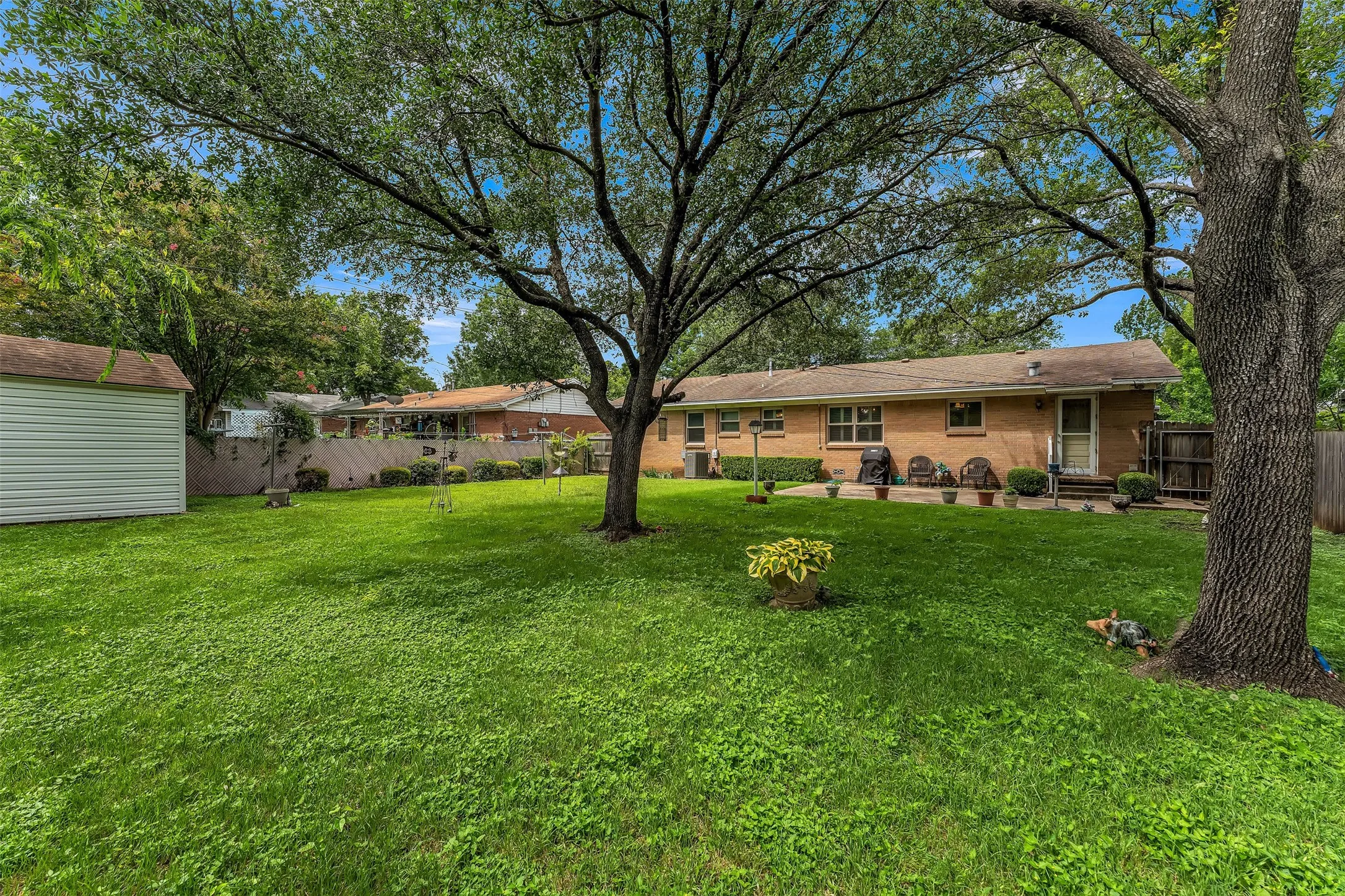 Single Family Residence For Sale in Mc Lennan County , 1325 Royal Oaks Drive, Waco, Texas 76710, 3 Bedroom, 2 Bathroom, 2 Garage spaces, 1,168 Sqft, built in 1959, mls#21300036, Real Estate Agent in Waco, Homes For Sale in Mc Lennan county, Homes For Sale in Waco, Realtor in Waco Texas, Real Estate Brokerage Independent Realty Texas, Luminita Cordes Realtor