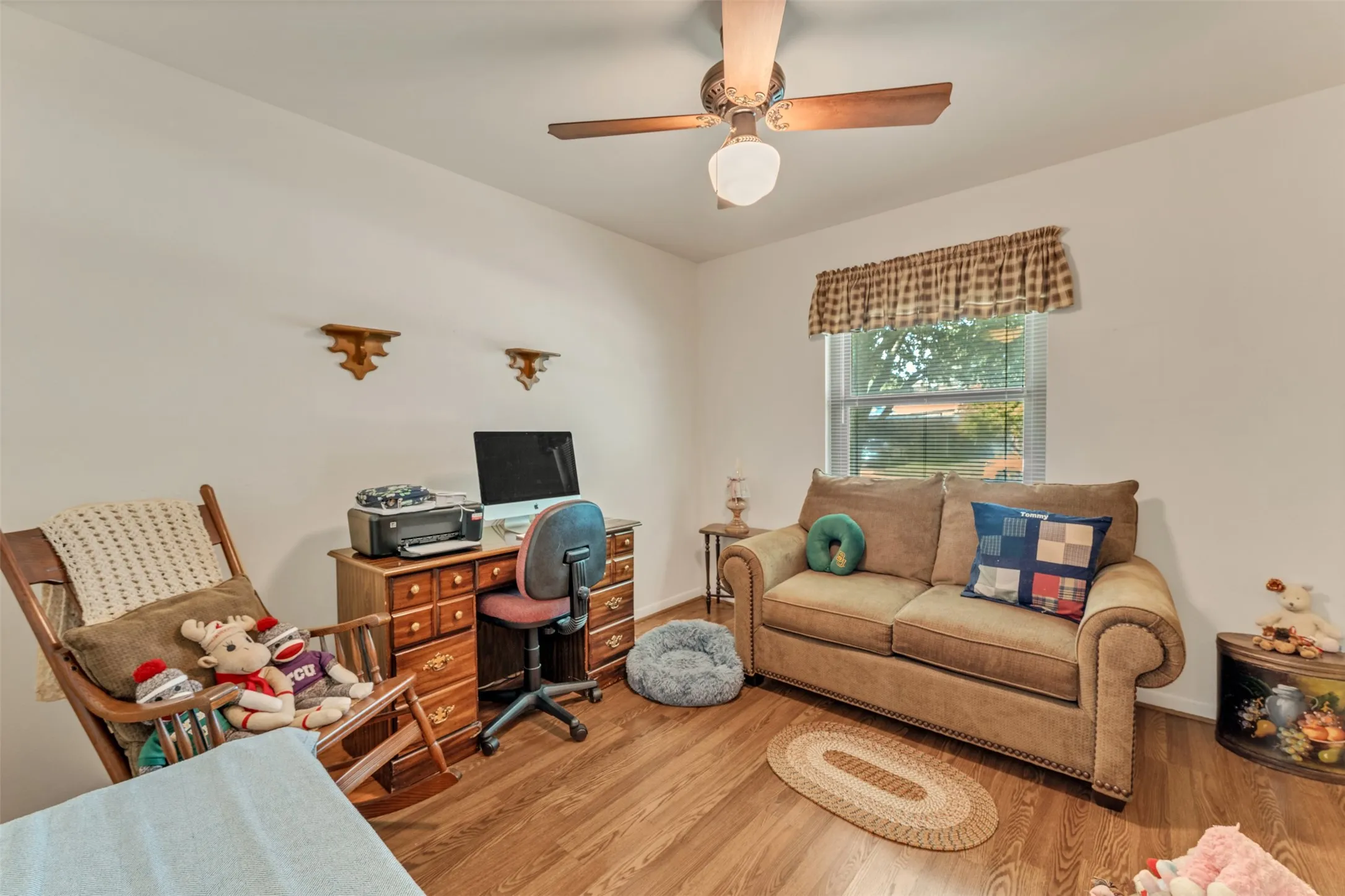 Single Family Residence For Sale in Mc Lennan County , 1325 Royal Oaks Drive, Waco, Texas 76710, 3 Bedroom, 2 Bathroom, 2 Garage spaces, 1,168 Sqft, built in 1959, mls#21300036, Real Estate Agent in Waco, Homes For Sale in Mc Lennan county, Homes For Sale in Waco, Realtor in Waco Texas, Real Estate Brokerage Independent Realty Texas, Luminita Cordes Realtor