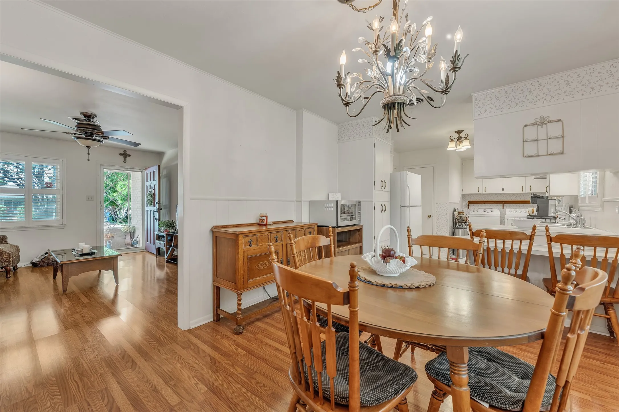 Single Family Residence For Sale in Mc Lennan County , 1325 Royal Oaks Drive, Waco, Texas 76710, 3 Bedroom, 2 Bathroom, 2 Garage spaces, 1,168 Sqft, built in 1959, mls#21300036, Real Estate Agent in Waco, Homes For Sale in Mc Lennan county, Homes For Sale in Waco, Realtor in Waco Texas, Real Estate Brokerage Independent Realty Texas, Luminita Cordes Realtor