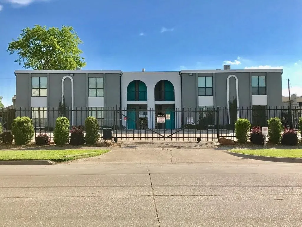Apartment For Rent in Dallas County , 2106 Bennett Avenue 210, Dallas, Texas 75206, 1 Bedroom, 1 Bathroom, Garage spaces, 655 Sqft, built in 1977, mls#21300486, Real Estate Agent in Dallas, Homes For Rent in Dallas county, Homes For Rent in Dallas, Realtor in Dallas Texas, Real Estate Brokerage Independent Realty Texas, Luminita Cordes Realtor