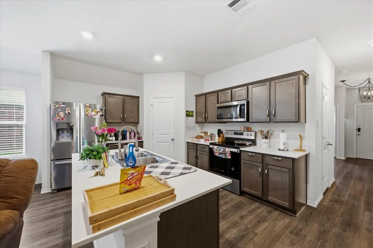 Single Family Residence For Sale in Ellis County , 279 Thoroughbred Street, Waxahachie, Texas 75165, 4 Bedroom, 3 Bathroom, 2 Garage spaces, 2,081 Sqft, built in 2022, mls#21300492, Real Estate Agent in Waxahachie, Homes For Sale in Ellis county, Homes For Sale in Waxahachie, Realtor in Waxahachie Texas, Real Estate Brokerage Independent Realty Texas, Luminita Cordes Realtor