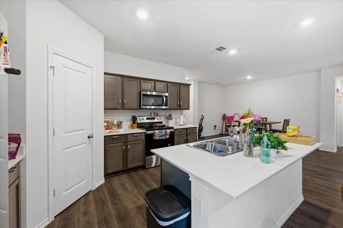 Single Family Residence For Sale in Ellis County , 279 Thoroughbred Street, Waxahachie, Texas 75165, 4 Bedroom, 3 Bathroom, 2 Garage spaces, 2,081 Sqft, built in 2022, mls#21300492, Real Estate Agent in Waxahachie, Homes For Sale in Ellis county, Homes For Sale in Waxahachie, Realtor in Waxahachie Texas, Real Estate Brokerage Independent Realty Texas, Luminita Cordes Realtor