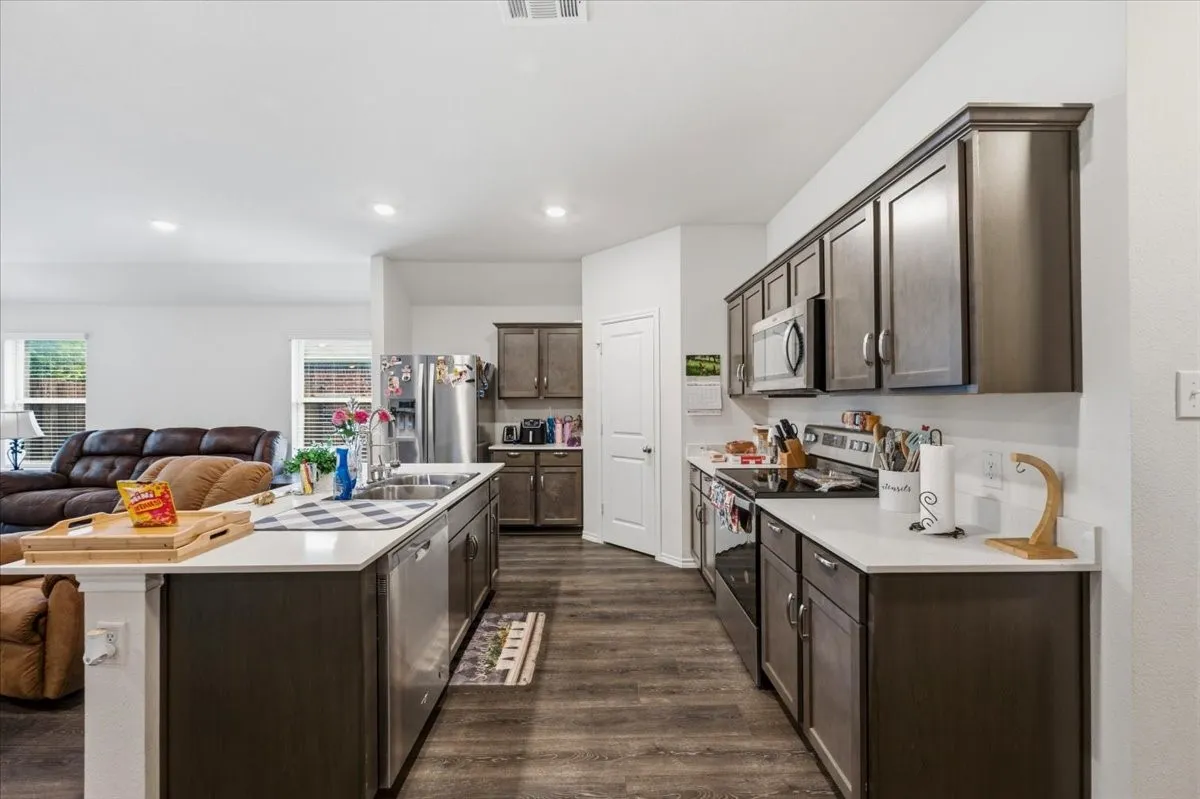 Single Family Residence For Sale in Ellis County , 279 Thoroughbred Street, Waxahachie, Texas 75165, 4 Bedroom, 3 Bathroom, 2 Garage spaces, 2,081 Sqft, built in 2022, mls#21300492, Real Estate Agent in Waxahachie, Homes For Sale in Ellis county, Homes For Sale in Waxahachie, Realtor in Waxahachie Texas, Real Estate Brokerage Independent Realty Texas, Luminita Cordes Realtor