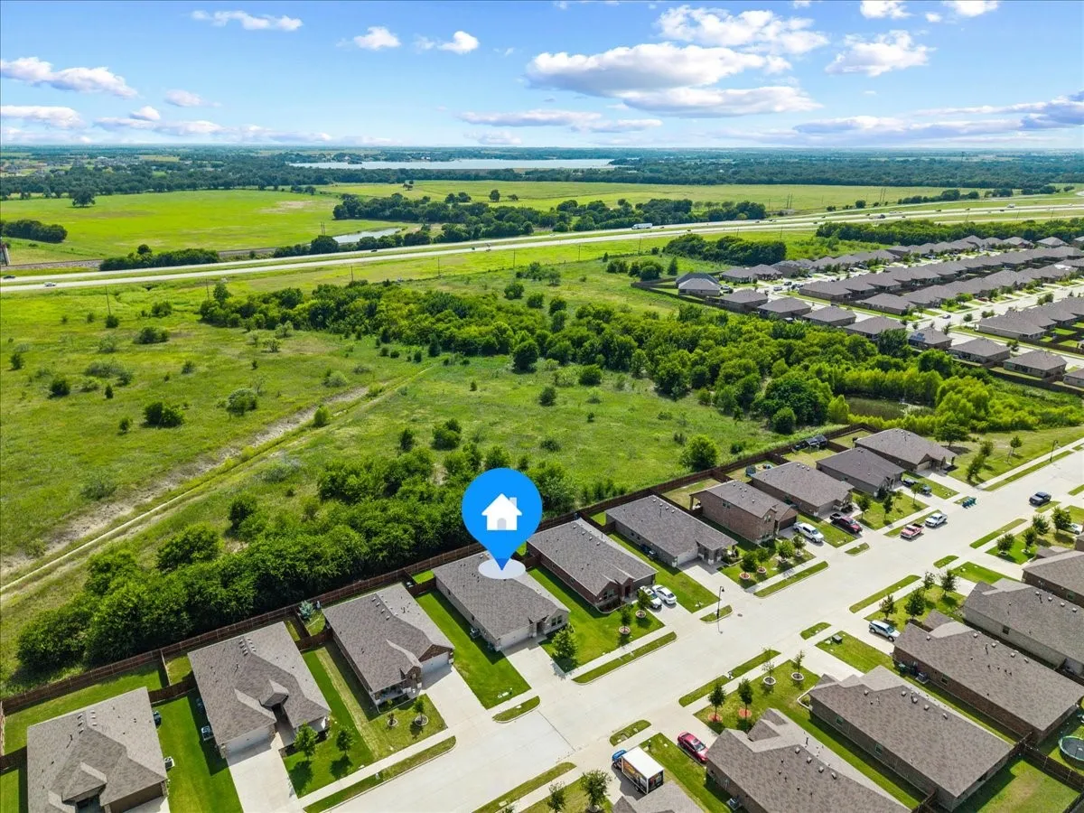 Single Family Residence For Sale in Ellis County , 279 Thoroughbred Street, Waxahachie, Texas 75165, 4 Bedroom, 3 Bathroom, 2 Garage spaces, 2,081 Sqft, built in 2022, mls#21300492, Real Estate Agent in Waxahachie, Homes For Sale in Ellis county, Homes For Sale in Waxahachie, Realtor in Waxahachie Texas, Real Estate Brokerage Independent Realty Texas, Luminita Cordes Realtor