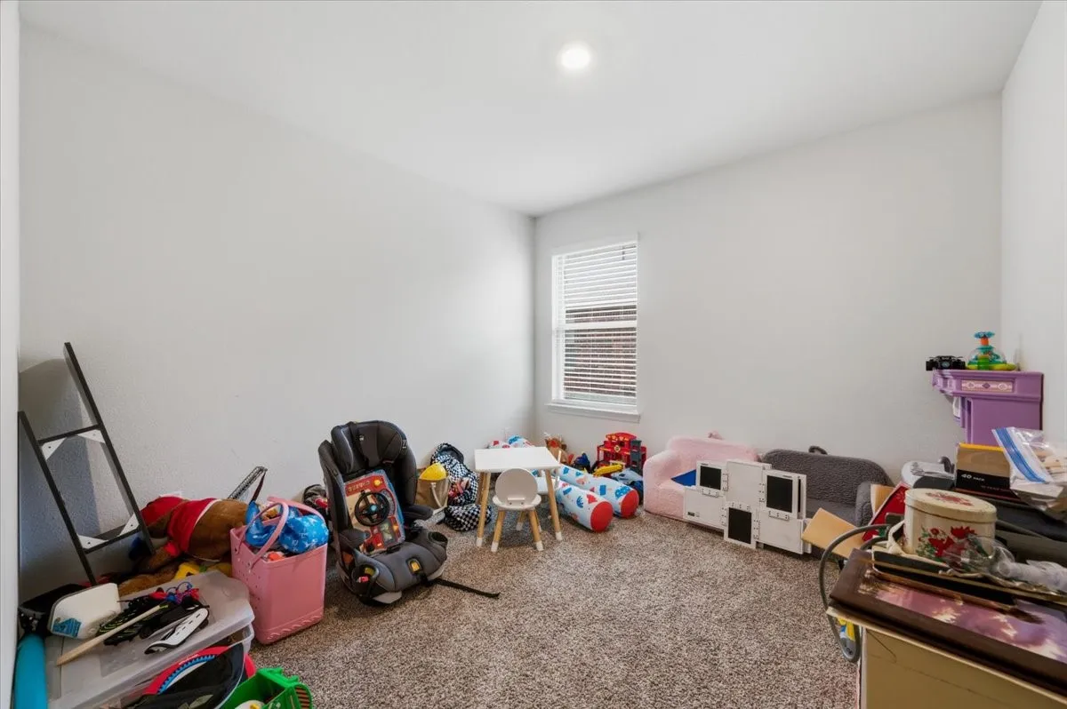 Single Family Residence For Sale in Ellis County , 279 Thoroughbred Street, Waxahachie, Texas 75165, 4 Bedroom, 3 Bathroom, 2 Garage spaces, 2,081 Sqft, built in 2022, mls#21300492, Real Estate Agent in Waxahachie, Homes For Sale in Ellis county, Homes For Sale in Waxahachie, Realtor in Waxahachie Texas, Real Estate Brokerage Independent Realty Texas, Luminita Cordes Realtor