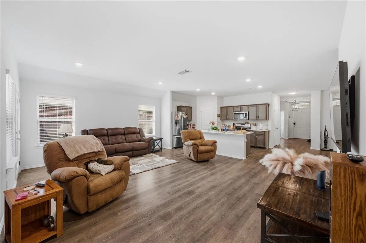 Single Family Residence For Sale in Ellis County , 279 Thoroughbred Street, Waxahachie, Texas 75165, 4 Bedroom, 3 Bathroom, 2 Garage spaces, 2,081 Sqft, built in 2022, mls#21300492, Real Estate Agent in Waxahachie, Homes For Sale in Ellis county, Homes For Sale in Waxahachie, Realtor in Waxahachie Texas, Real Estate Brokerage Independent Realty Texas, Luminita Cordes Realtor
