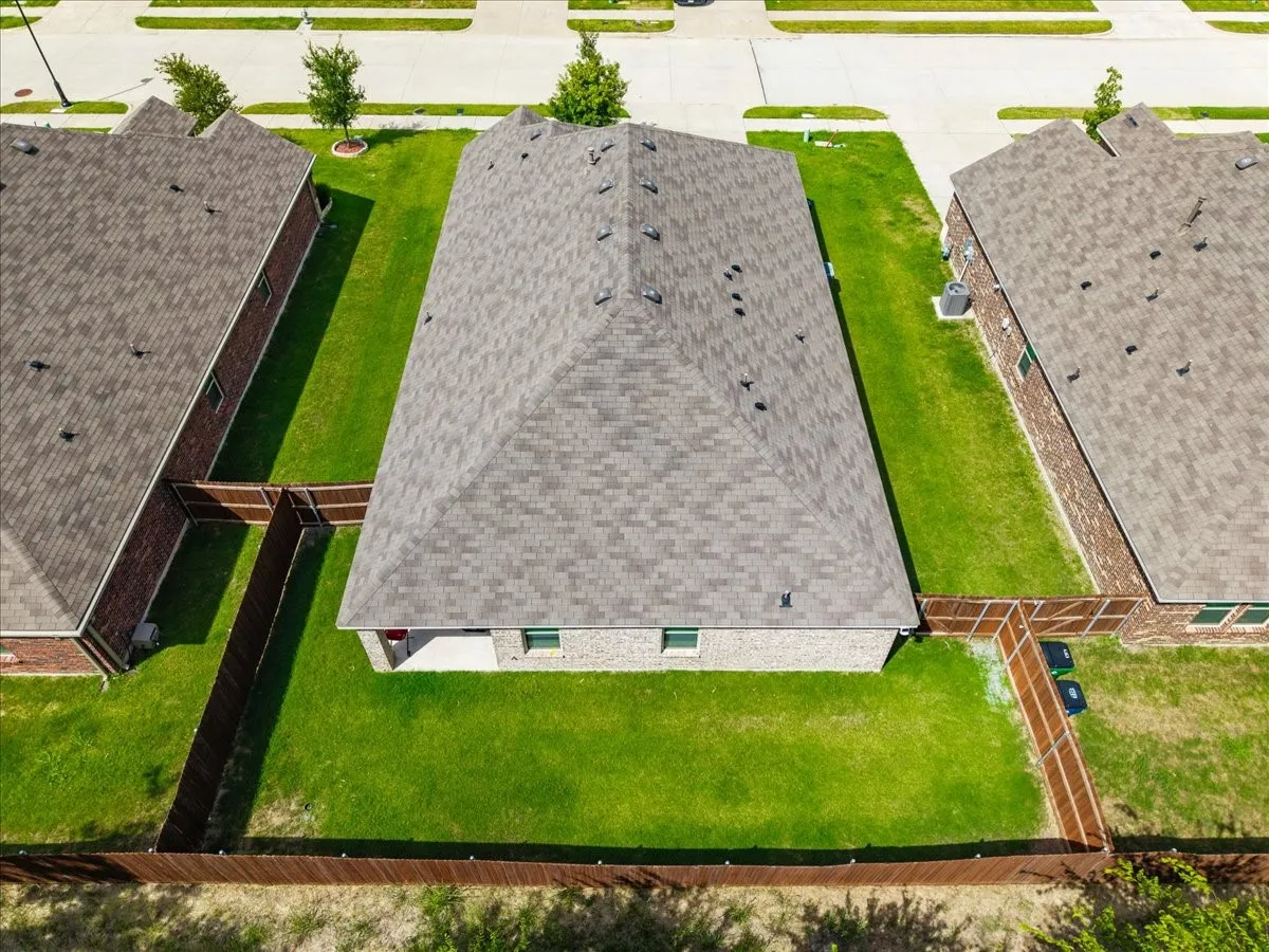 Single Family Residence For Sale in Ellis County , 279 Thoroughbred Street, Waxahachie, Texas 75165, 4 Bedroom, 3 Bathroom, 2 Garage spaces, 2,081 Sqft, built in 2022, mls#21300492, Real Estate Agent in Waxahachie, Homes For Sale in Ellis county, Homes For Sale in Waxahachie, Realtor in Waxahachie Texas, Real Estate Brokerage Independent Realty Texas, Luminita Cordes Realtor
