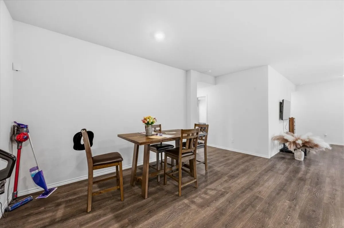 Single Family Residence For Sale in Ellis County , 279 Thoroughbred Street, Waxahachie, Texas 75165, 4 Bedroom, 3 Bathroom, 2 Garage spaces, 2,081 Sqft, built in 2022, mls#21300492, Real Estate Agent in Waxahachie, Homes For Sale in Ellis county, Homes For Sale in Waxahachie, Realtor in Waxahachie Texas, Real Estate Brokerage Independent Realty Texas, Luminita Cordes Realtor