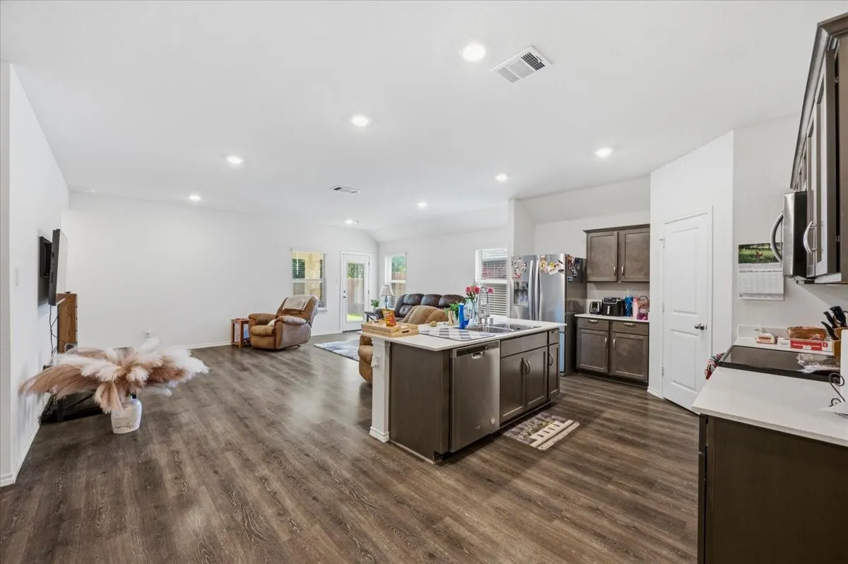 Single Family Residence For Sale in Ellis County , 279 Thoroughbred Street, Waxahachie, Texas 75165, 4 Bedroom, 3 Bathroom, 2 Garage spaces, 2,081 Sqft, built in 2022, mls#21300492, Real Estate Agent in Waxahachie, Homes For Sale in Ellis county, Homes For Sale in Waxahachie, Realtor in Waxahachie Texas, Real Estate Brokerage Independent Realty Texas, Luminita Cordes Realtor