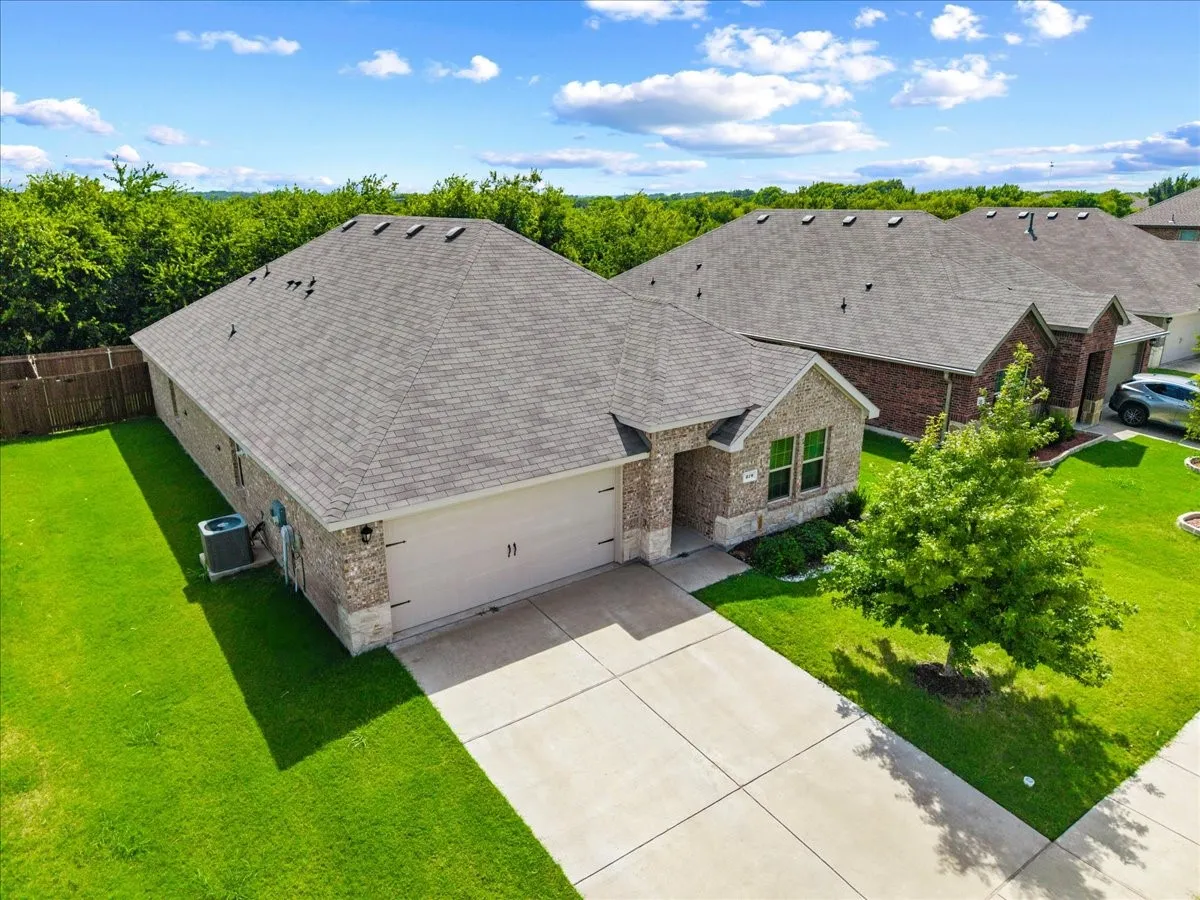 Single Family Residence For Sale in Ellis County , 279 Thoroughbred Street, Waxahachie, Texas 75165, 4 Bedroom, 3 Bathroom, 2 Garage spaces, 2,081 Sqft, built in 2022, mls#21300492, Real Estate Agent in Waxahachie, Homes For Sale in Ellis county, Homes For Sale in Waxahachie, Realtor in Waxahachie Texas, Real Estate Brokerage Independent Realty Texas, Luminita Cordes Realtor