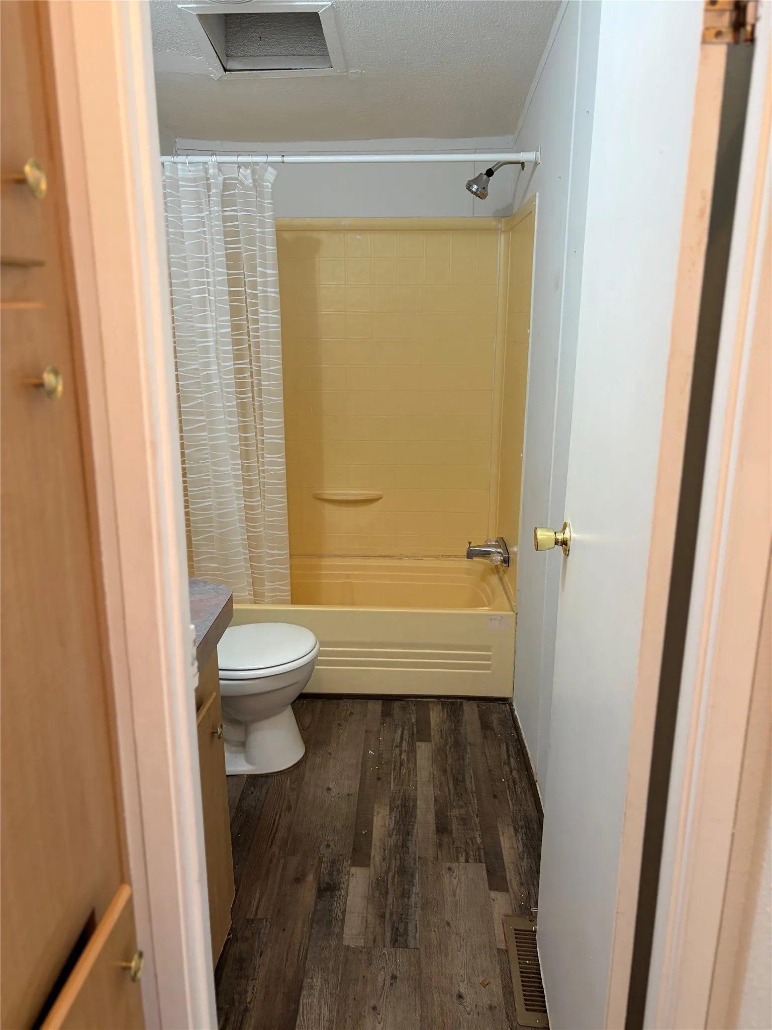 Mobile Home For Rent in Taylor County , 1101 Plaza Street, Abilene, Texas 79603, 3 Bedroom, 2 Bathroom, Garage spaces, 1,344 Sqft, built in 1999, mls#21300502, Real Estate Agent in Abilene, Homes For Rent in Taylor county, Homes For Rent in Abilene, Realtor in Abilene Texas, Real Estate Brokerage Independent Realty Texas, Luminita Cordes Realtor