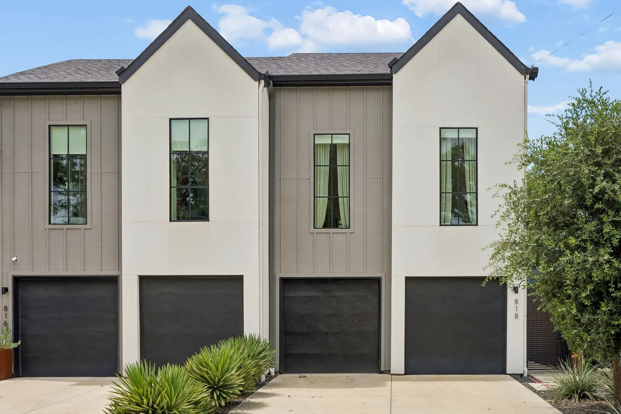 Single Family Residence For Sale in Dallas County , 818 Muncie Avenue, Dallas, Texas 75212, 3 Bedroom, 3 Bathroom, 2 Garage spaces, 2,177 Sqft, built in 2023, mls#21300447, Real Estate Agent in Dallas, Homes For Sale in Dallas county, Homes For Sale in Dallas, Realtor in Dallas Texas, Real Estate Brokerage Independent Realty Texas, Luminita Cordes Realtor