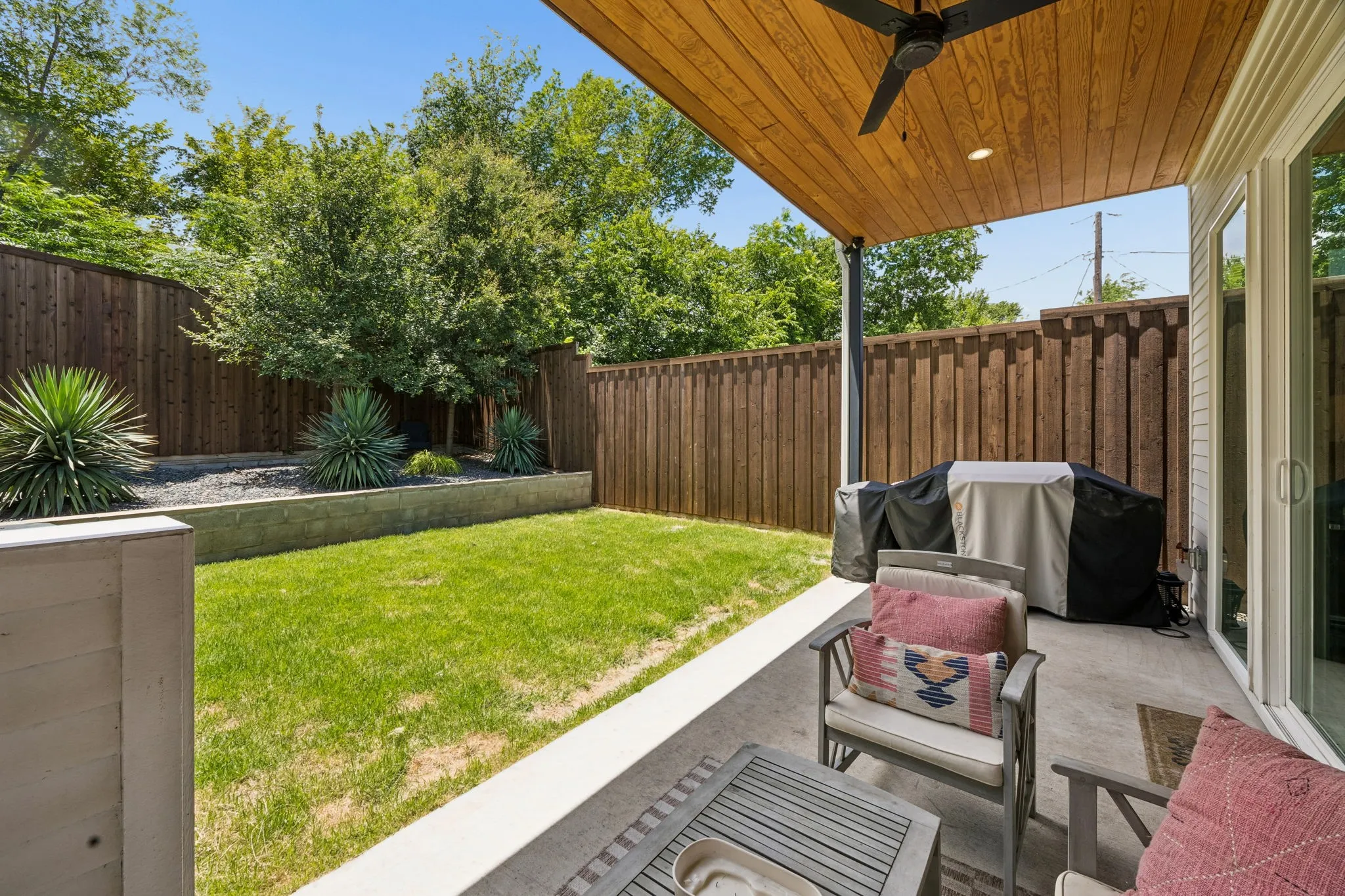 Single Family Residence For Sale in Dallas County , 818 Muncie Avenue, Dallas, Texas 75212, 3 Bedroom, 3 Bathroom, 2 Garage spaces, 2,177 Sqft, built in 2023, mls#21300447, Real Estate Agent in Dallas, Homes For Sale in Dallas county, Homes For Sale in Dallas, Realtor in Dallas Texas, Real Estate Brokerage Independent Realty Texas, Luminita Cordes Realtor