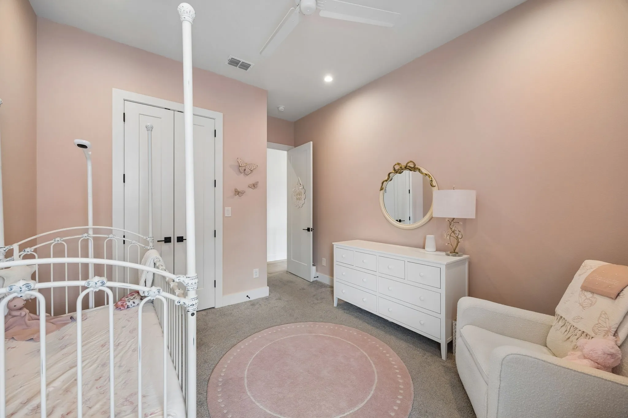 Single Family Residence For Sale in Dallas County , 818 Muncie Avenue, Dallas, Texas 75212, 3 Bedroom, 3 Bathroom, 2 Garage spaces, 2,177 Sqft, built in 2023, mls#21300447, Real Estate Agent in Dallas, Homes For Sale in Dallas county, Homes For Sale in Dallas, Realtor in Dallas Texas, Real Estate Brokerage Independent Realty Texas, Luminita Cordes Realtor
