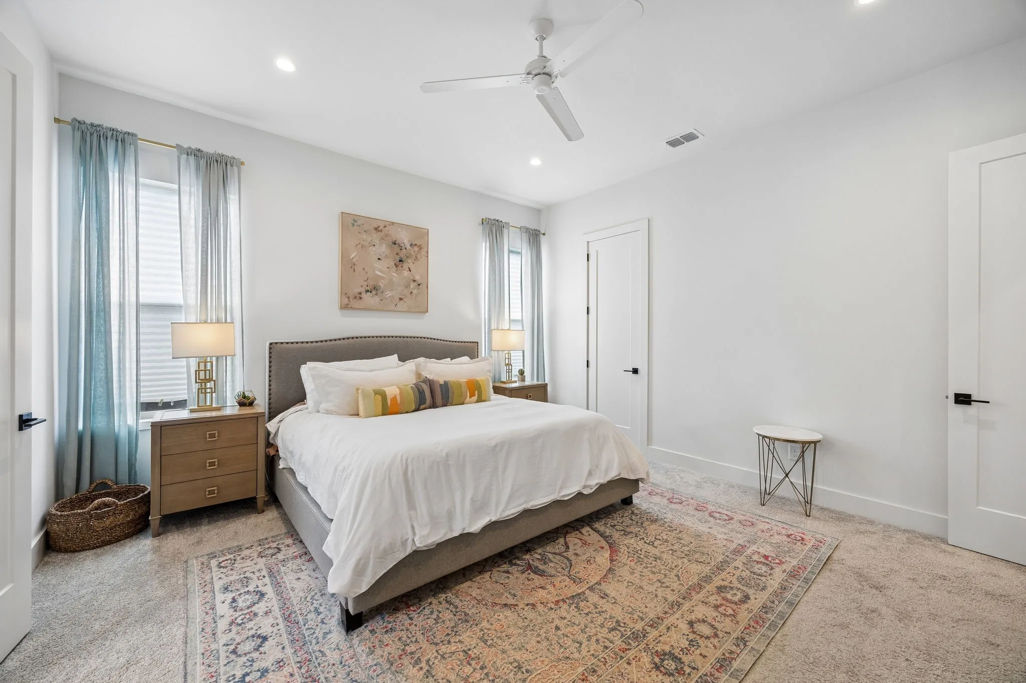 Single Family Residence For Sale in Dallas County , 818 Muncie Avenue, Dallas, Texas 75212, 3 Bedroom, 3 Bathroom, 2 Garage spaces, 2,177 Sqft, built in 2023, mls#21300447, Real Estate Agent in Dallas, Homes For Sale in Dallas county, Homes For Sale in Dallas, Realtor in Dallas Texas, Real Estate Brokerage Independent Realty Texas, Luminita Cordes Realtor