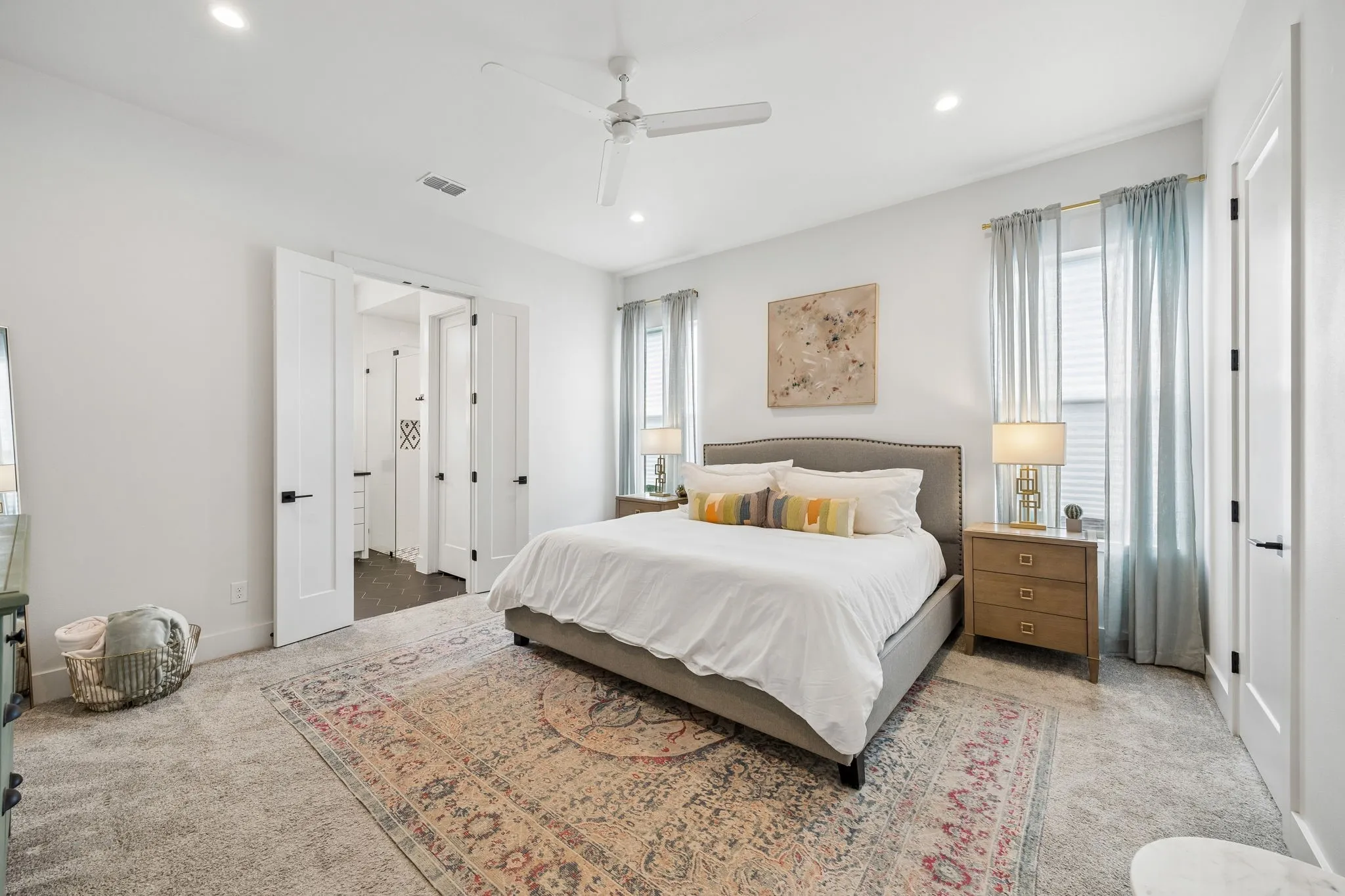 Single Family Residence For Sale in Dallas County , 818 Muncie Avenue, Dallas, Texas 75212, 3 Bedroom, 3 Bathroom, 2 Garage spaces, 2,177 Sqft, built in 2023, mls#21300447, Real Estate Agent in Dallas, Homes For Sale in Dallas county, Homes For Sale in Dallas, Realtor in Dallas Texas, Real Estate Brokerage Independent Realty Texas, Luminita Cordes Realtor