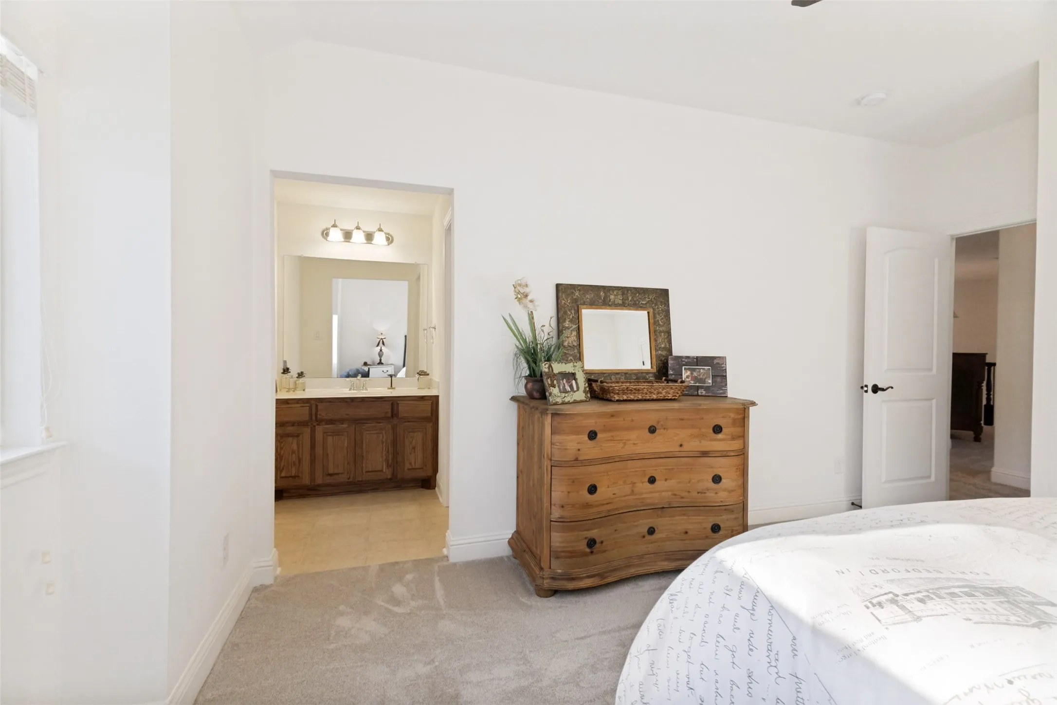 Upstairs bedroom with jack & jill