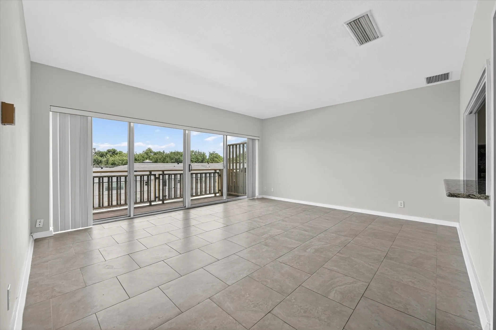 Condominium For Sale in Dallas County , 6211 W Northwest Highway G312, Dallas, Texas 75225, 1 Bedroom, 1 Bathroom, 1 Garage spaces, 710 Sqft, built in 1966, mls#21300146, Real Estate Agent in Dallas, Homes For Sale in Dallas county, Homes For Sale in Dallas, Realtor in Dallas Texas, Real Estate Brokerage Independent Realty Texas, Luminita Cordes Realtor